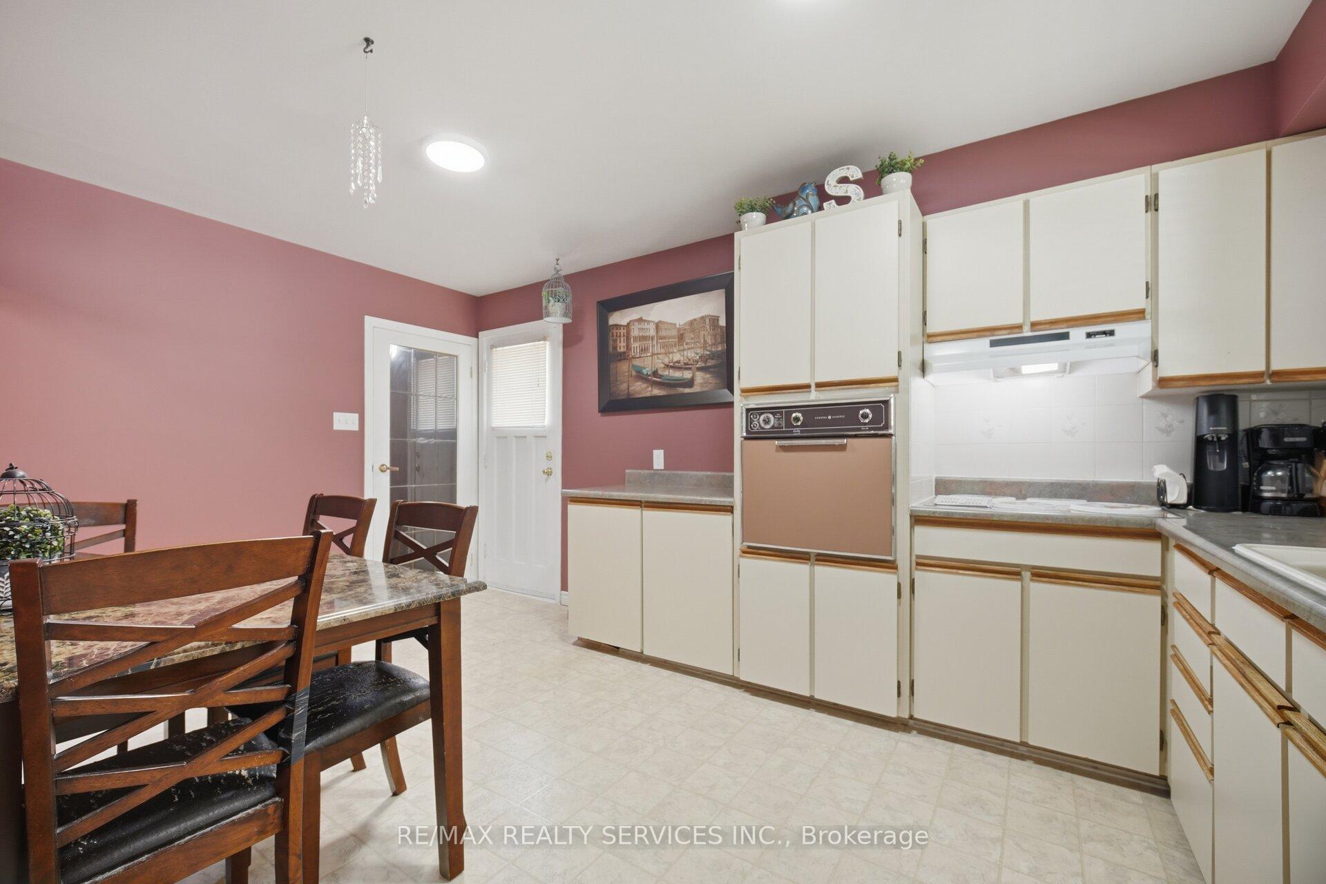 Photo 17 of 15 Ferndale Crescent, Brampton, Brampton East — HOMEH