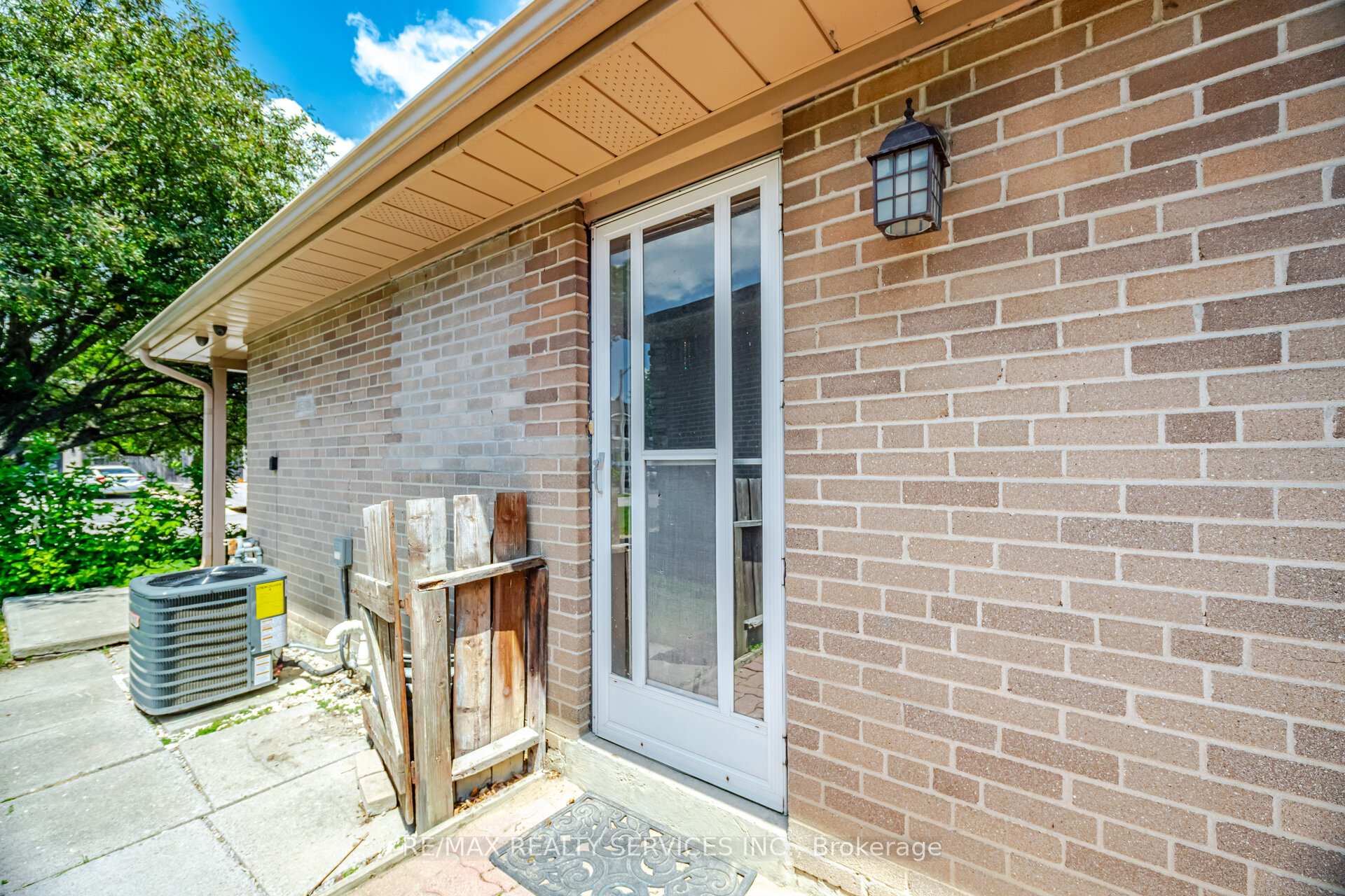 Photo 33 of 15 Ferndale Crescent, Brampton, Brampton East — HOMEH