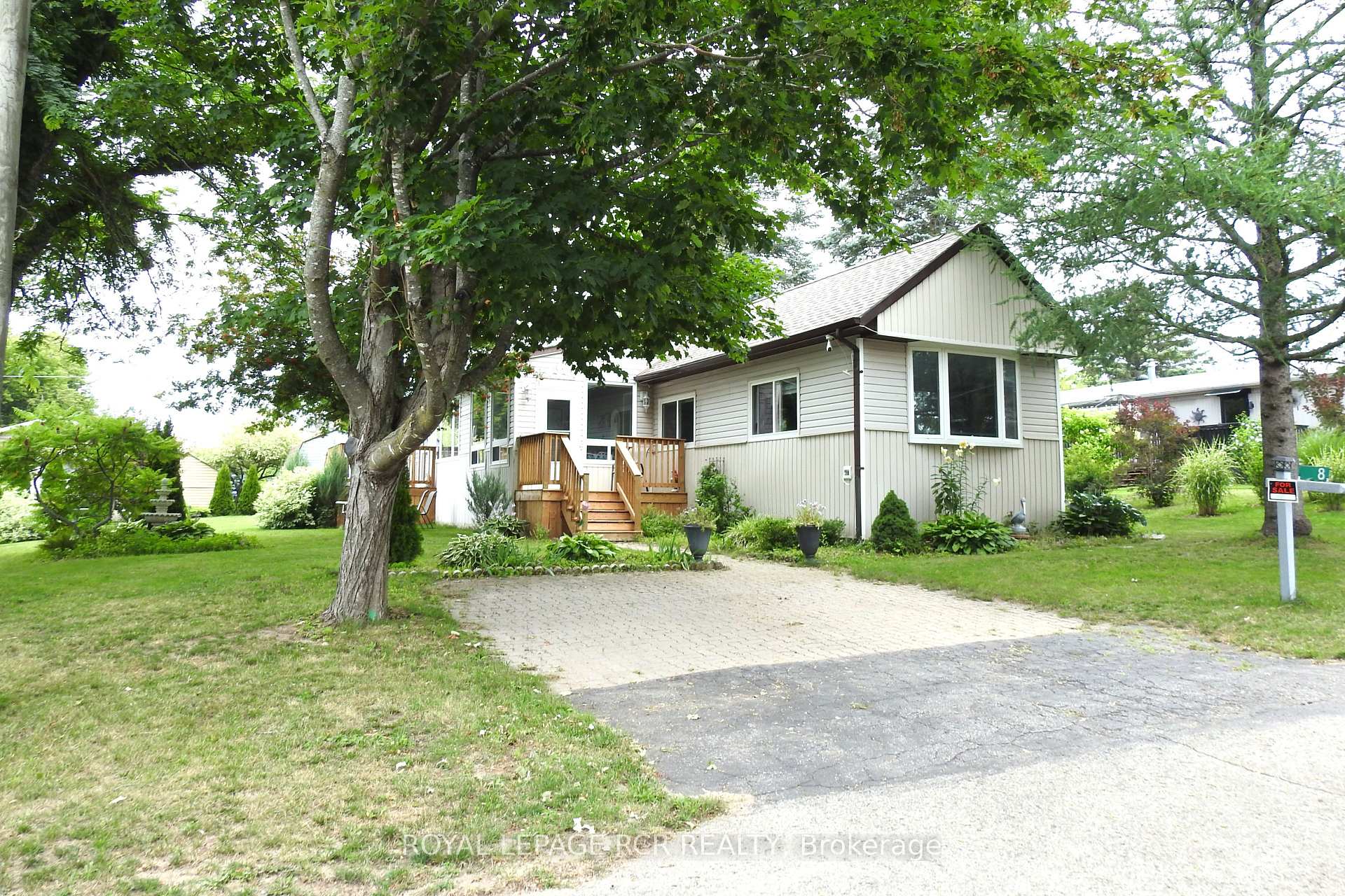 Photo 1 of 8 Claremont Crescent, Oro-Medonte, Rural Oro-Medonte — HOMEH
