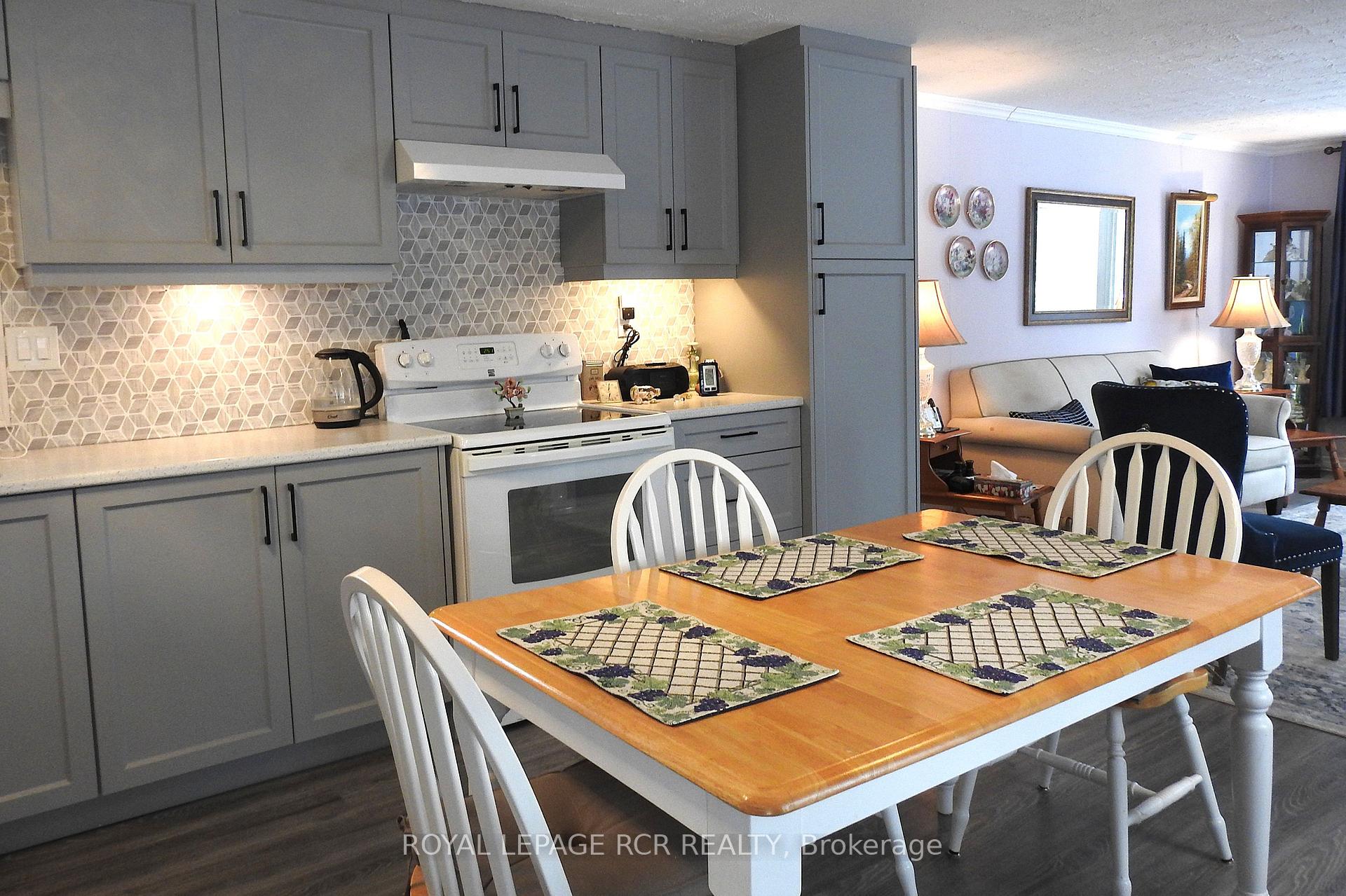 Photo 11 of 8 Claremont Crescent, Oro-Medonte, Rural Oro-Medonte — HOMEH