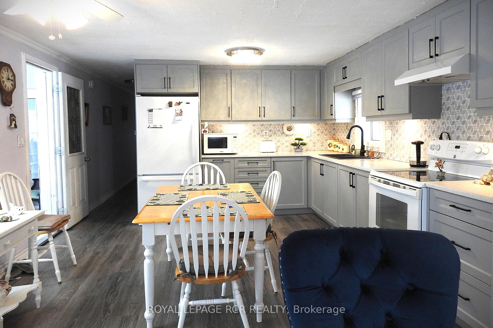 Photo 12 of 8 Claremont Crescent, Oro-Medonte, Rural Oro-Medonte — HOMEH