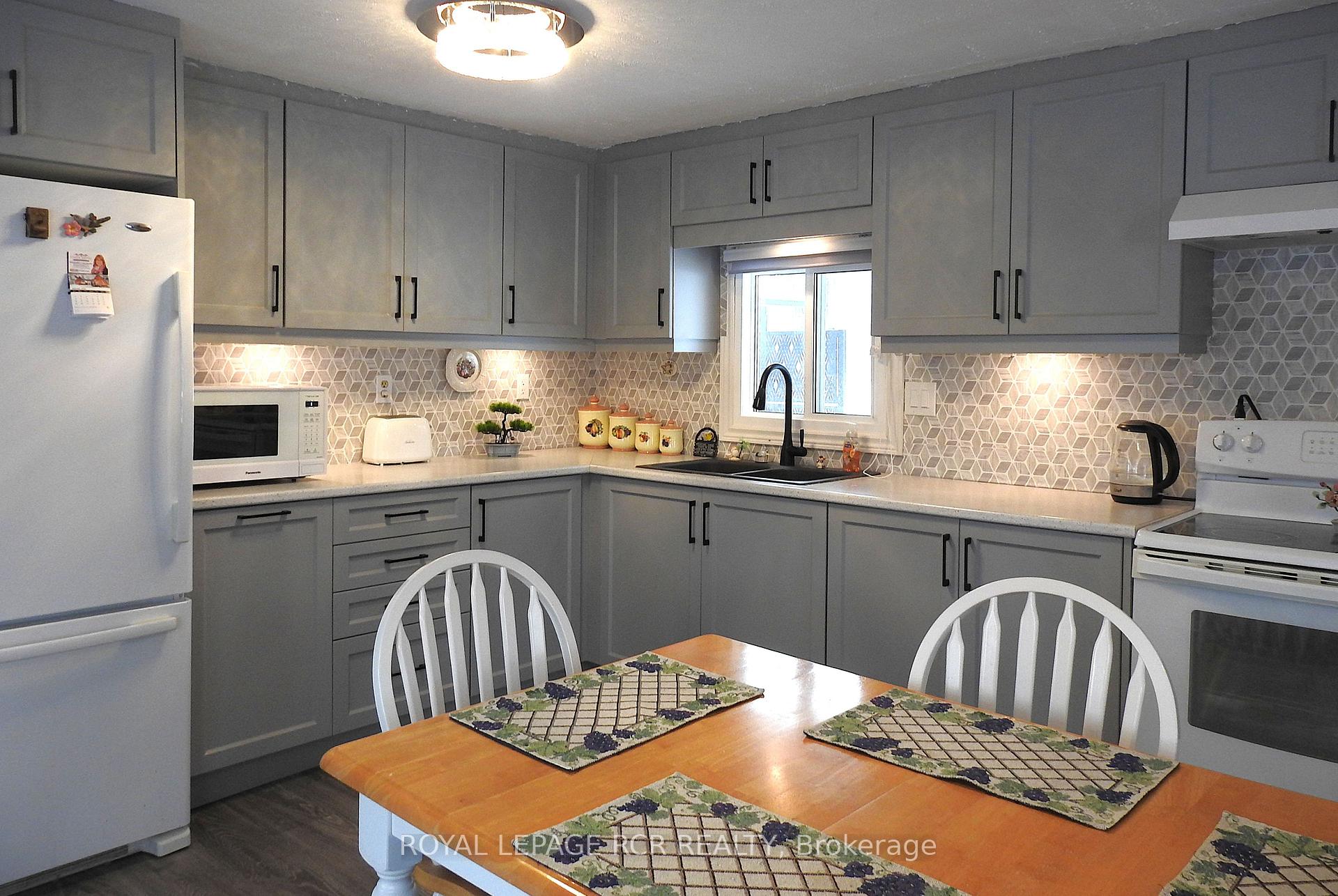Photo 18 of 8 Claremont Crescent, Oro-Medonte, Rural Oro-Medonte — HOMEH