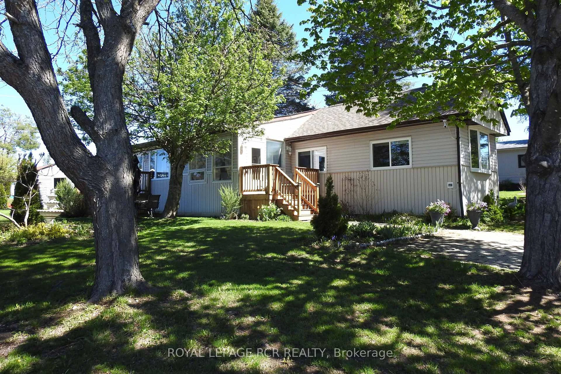 Photo 3 of 8 Claremont Crescent, Oro-Medonte, Rural Oro-Medonte — HOMEH