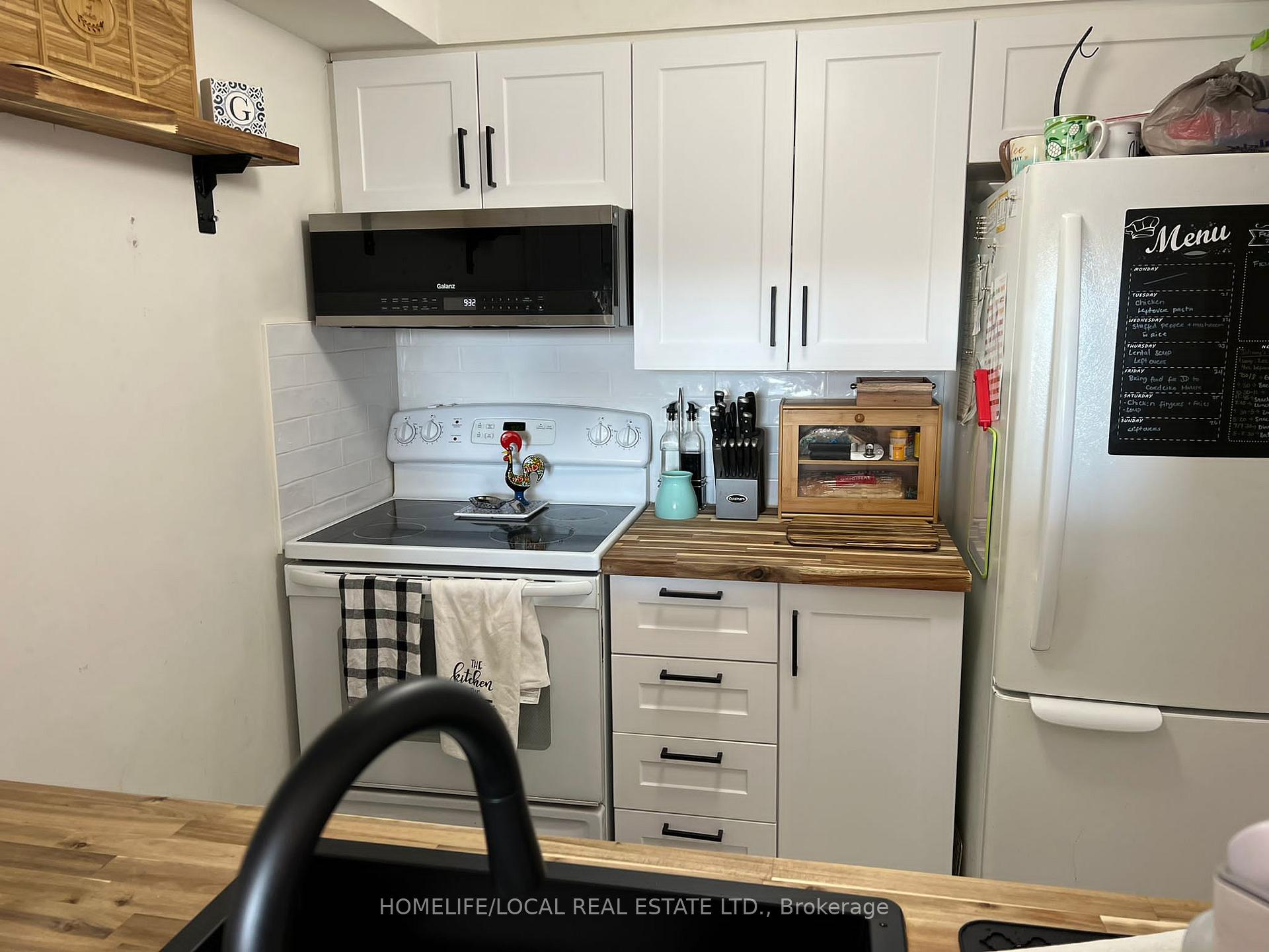 Photo 2 of Unit #1402, 3 Hickory Tree Road, North York, Weston — HOMEH