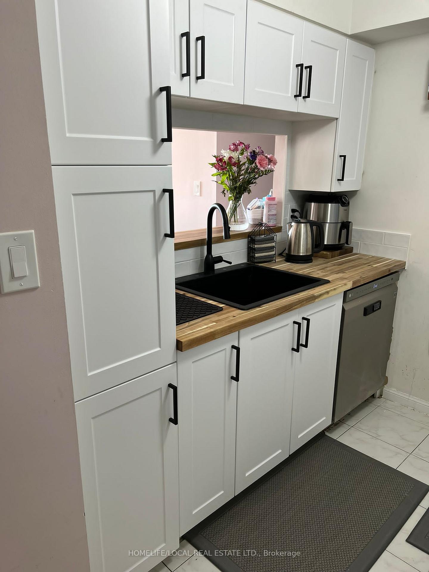 Photo 3 of Unit #1402, 3 Hickory Tree Road, North York, Weston — HOMEH