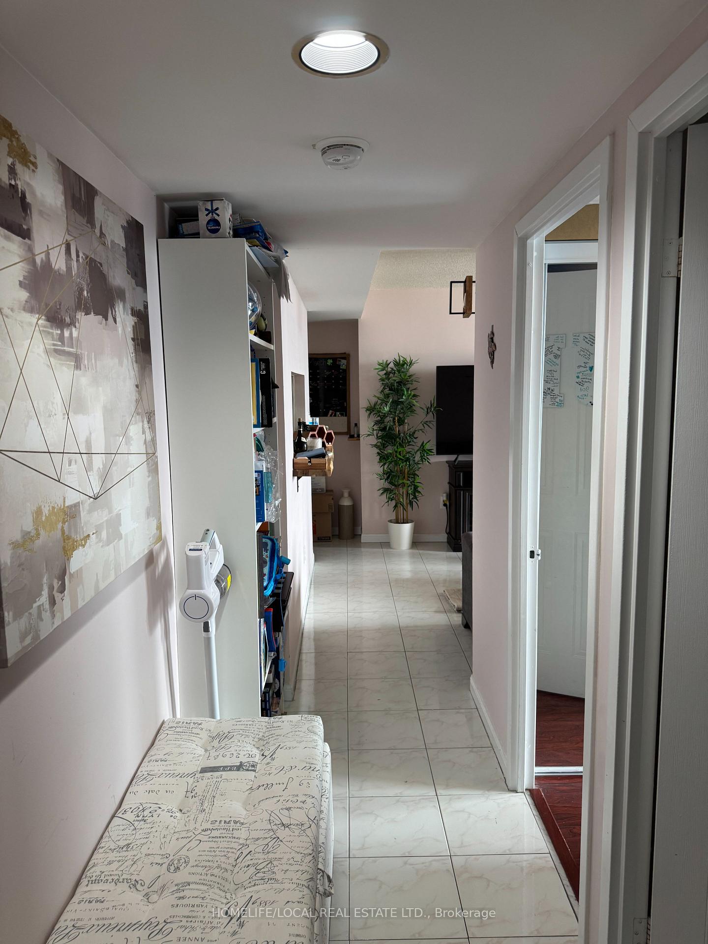 Photo 7 of Unit #1402, 3 Hickory Tree Road, North York, Weston — HOMEH