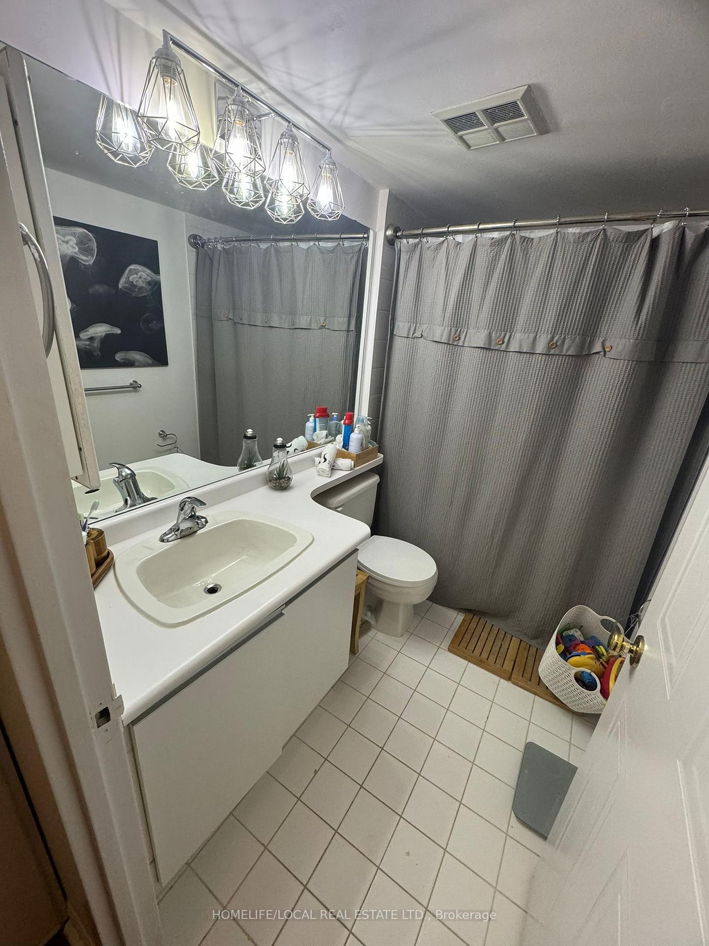 Photo 8 of Unit #1402, 3 Hickory Tree Road, North York, Weston — HOMEH