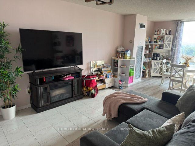 Photo 15 of Unit #1402, 3 Hickory Tree Road, North York, Weston — HOMEH
