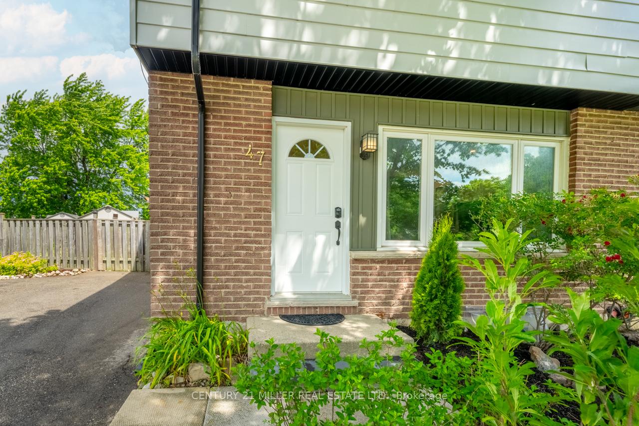 Photo 2 of 47 Hopewell Crescent, Hamilton, Stoney Creek Mountain — HOMEH