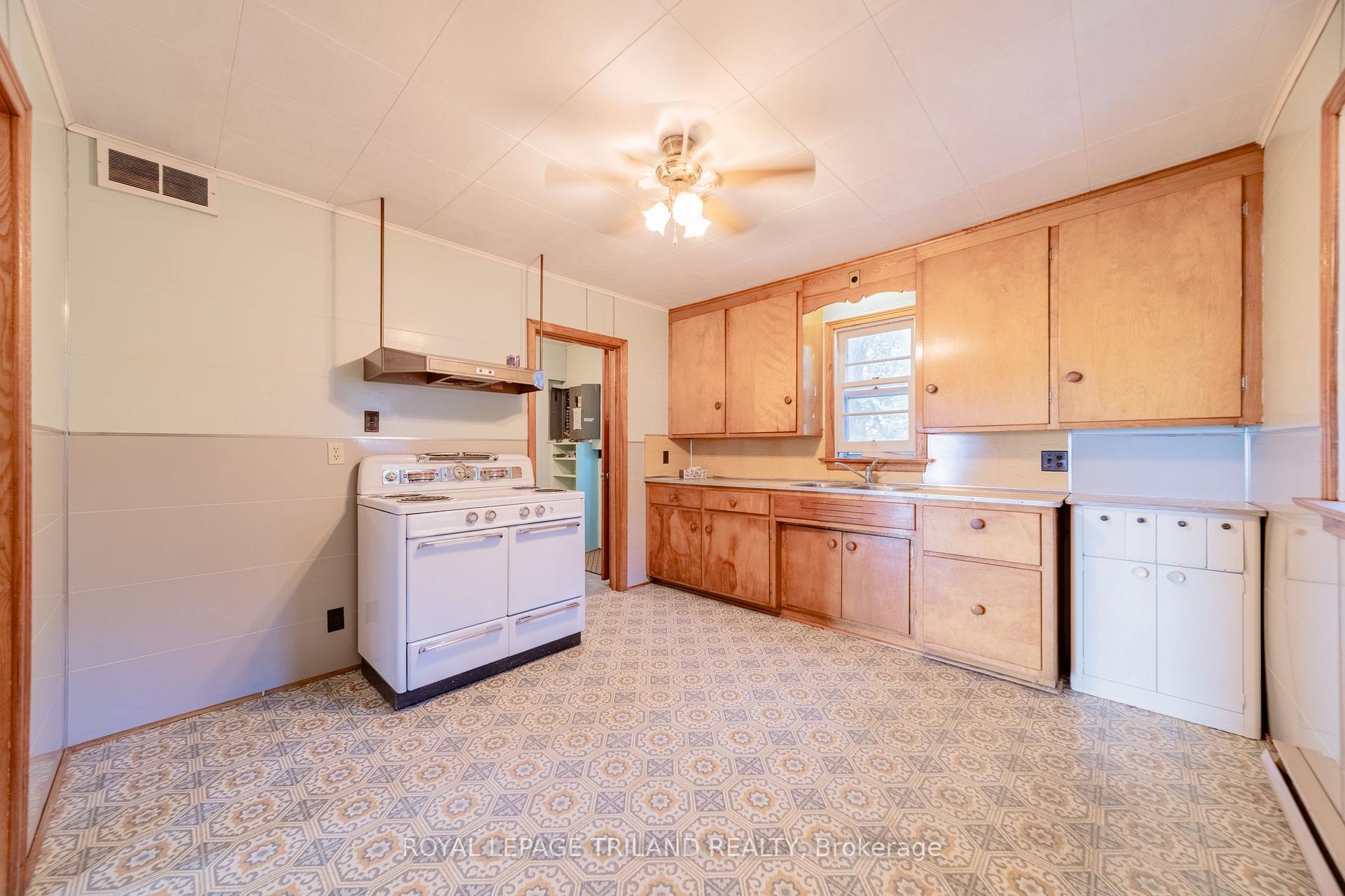 Photo 19 of 72443 Bluewater Highway, Bluewater, Hay — HOMEH