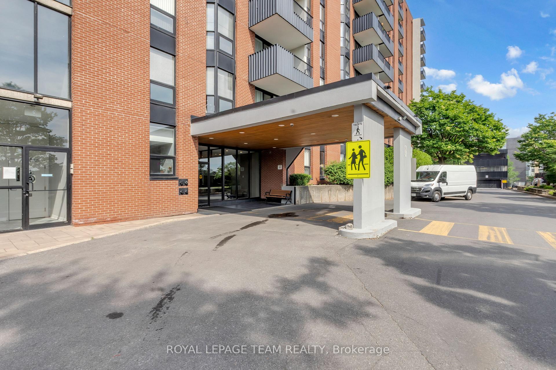 Photo 2 of Unit 306, 2951 Riverside Drive, Ottawa, Mooneys Bay/Riverside Park — HOMEH