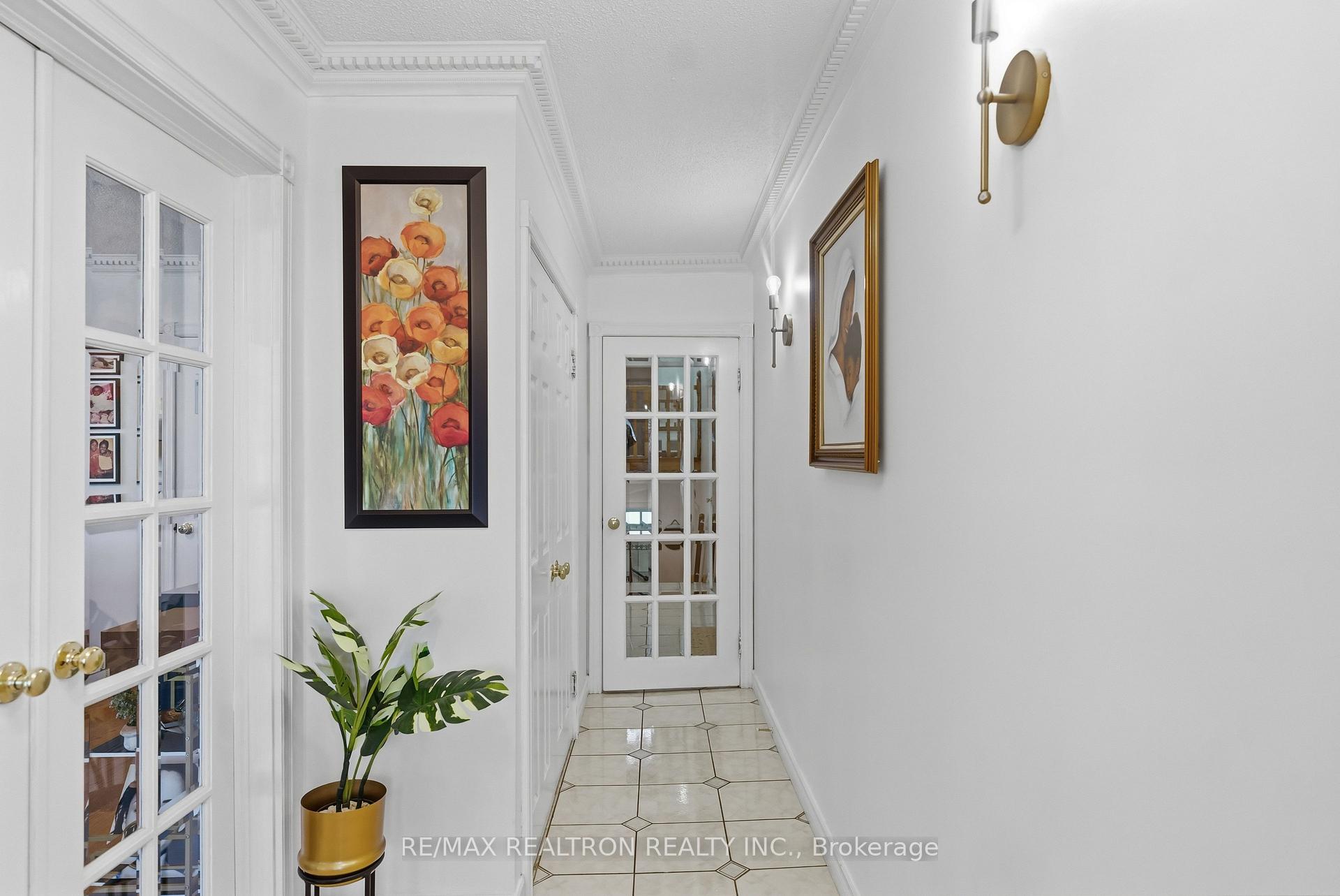 Photo 3 of 62 Wilton Drive, Brampton, Brampton East — HOMEH