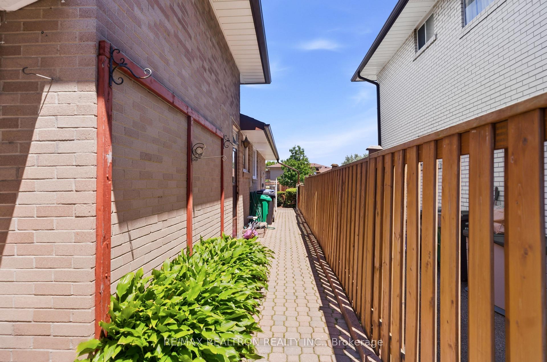 Photo 21 of 62 Wilton Drive, Brampton, Brampton East — HOMEH