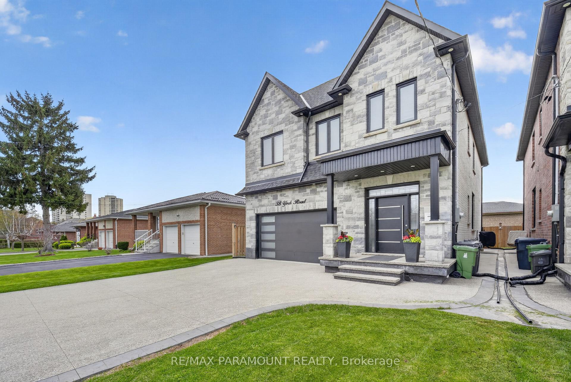 Photo 2 of 38 York Road, Etobicoke, Kingsview Village-The Westway — HOMEH