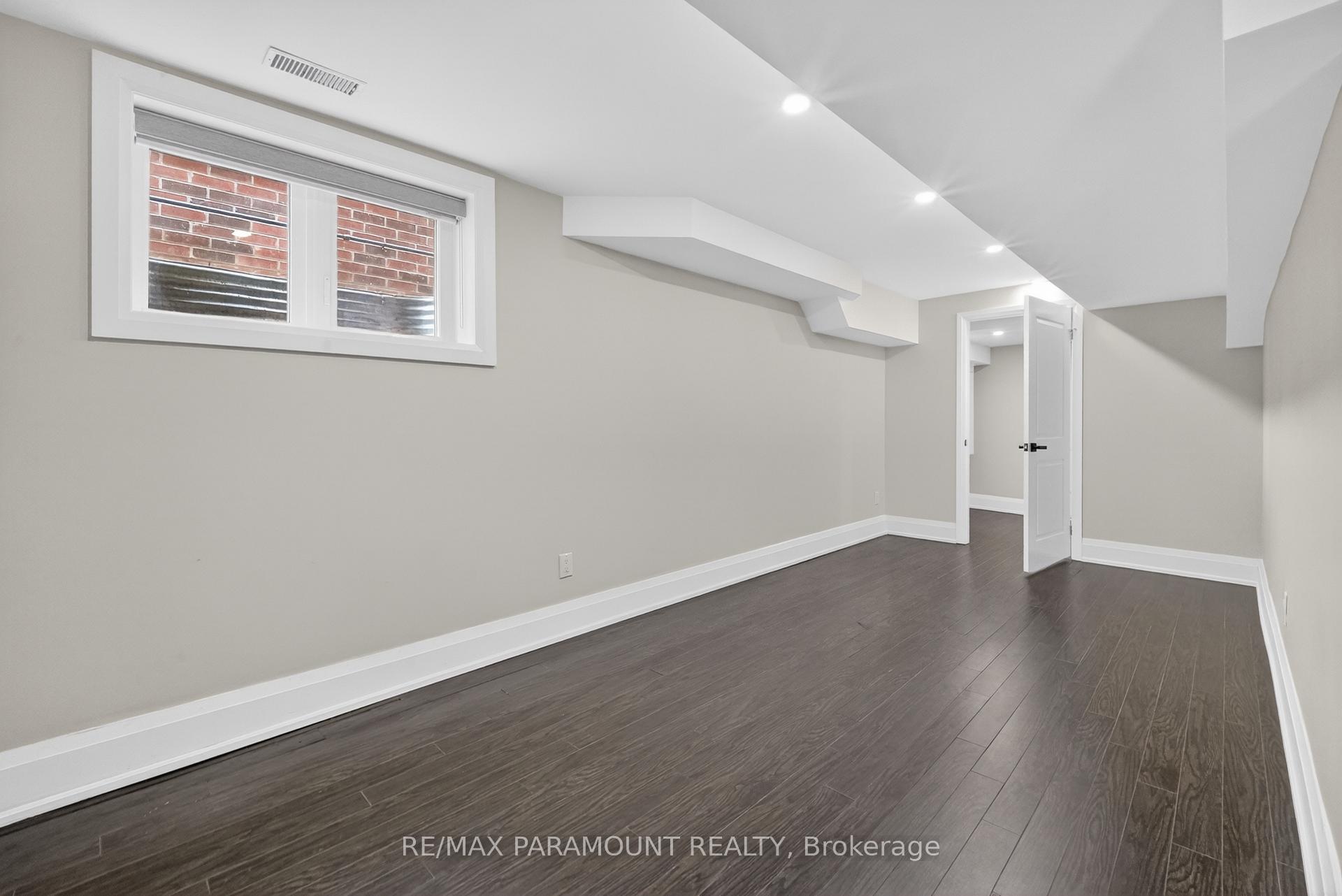 Photo 11 of 38 York Road, Etobicoke, Kingsview Village-The Westway — HOMEH