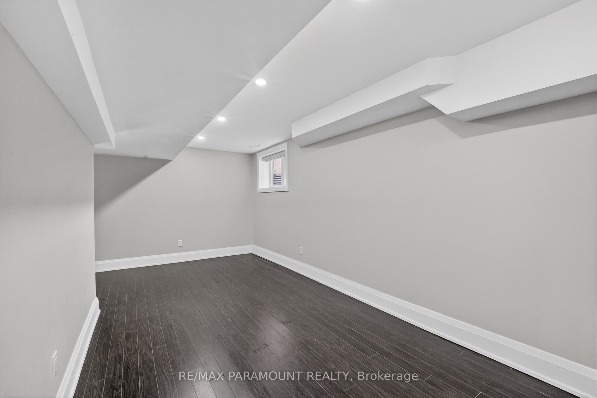 Photo 12 of 38 York Road, Etobicoke, Kingsview Village-The Westway — HOMEH