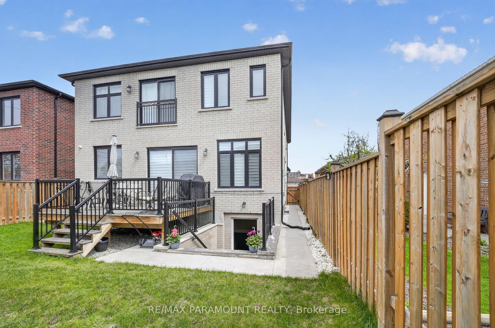 Photo 17 of 38 York Road, Etobicoke, Kingsview Village-The Westway — HOMEH