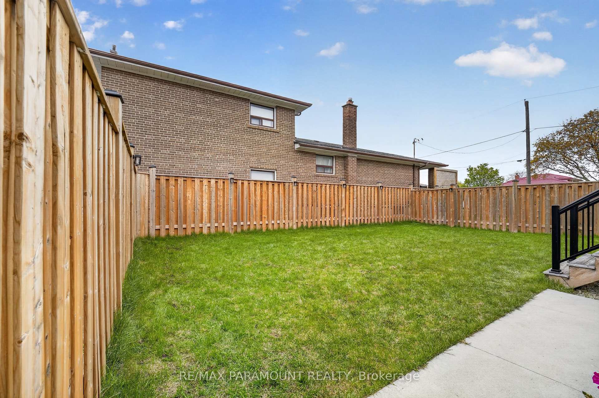 Photo 18 of 38 York Road, Etobicoke, Kingsview Village-The Westway — HOMEH