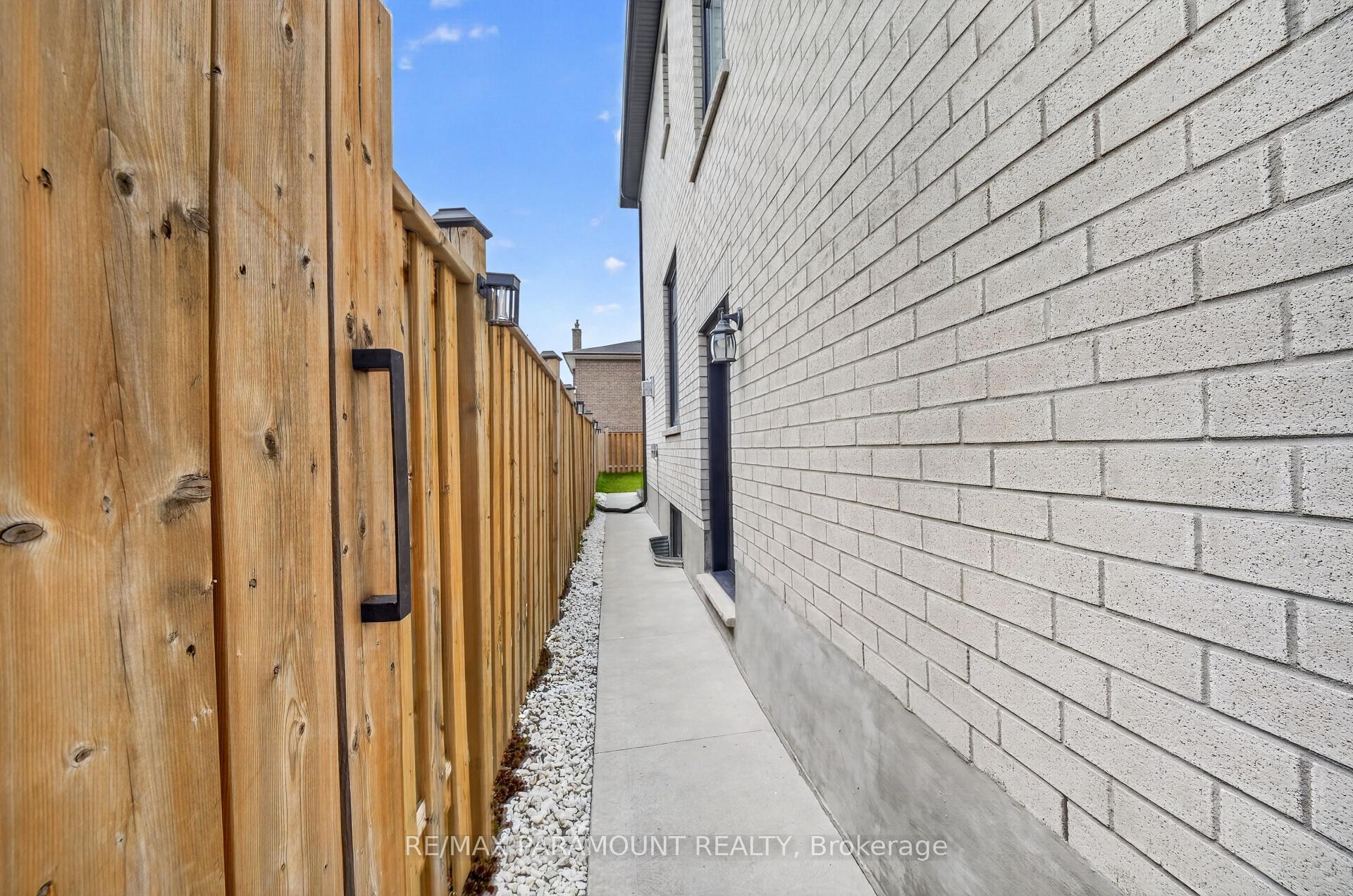 Photo 19 of 38 York Road, Etobicoke, Kingsview Village-The Westway — HOMEH