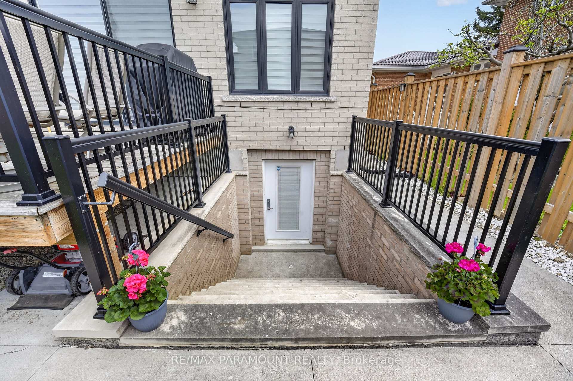 Photo 20 of 38 York Road, Etobicoke, Kingsview Village-The Westway — HOMEH