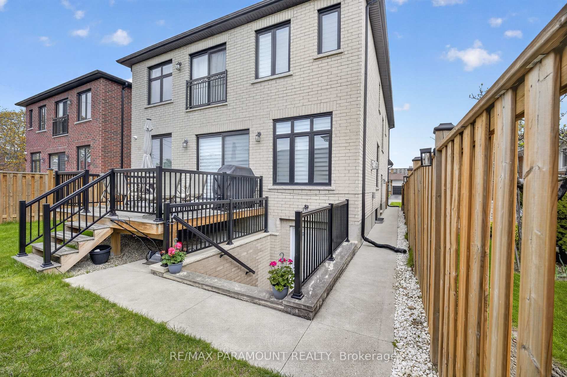Photo 22 of 38 York Road, Etobicoke, Kingsview Village-The Westway — HOMEH