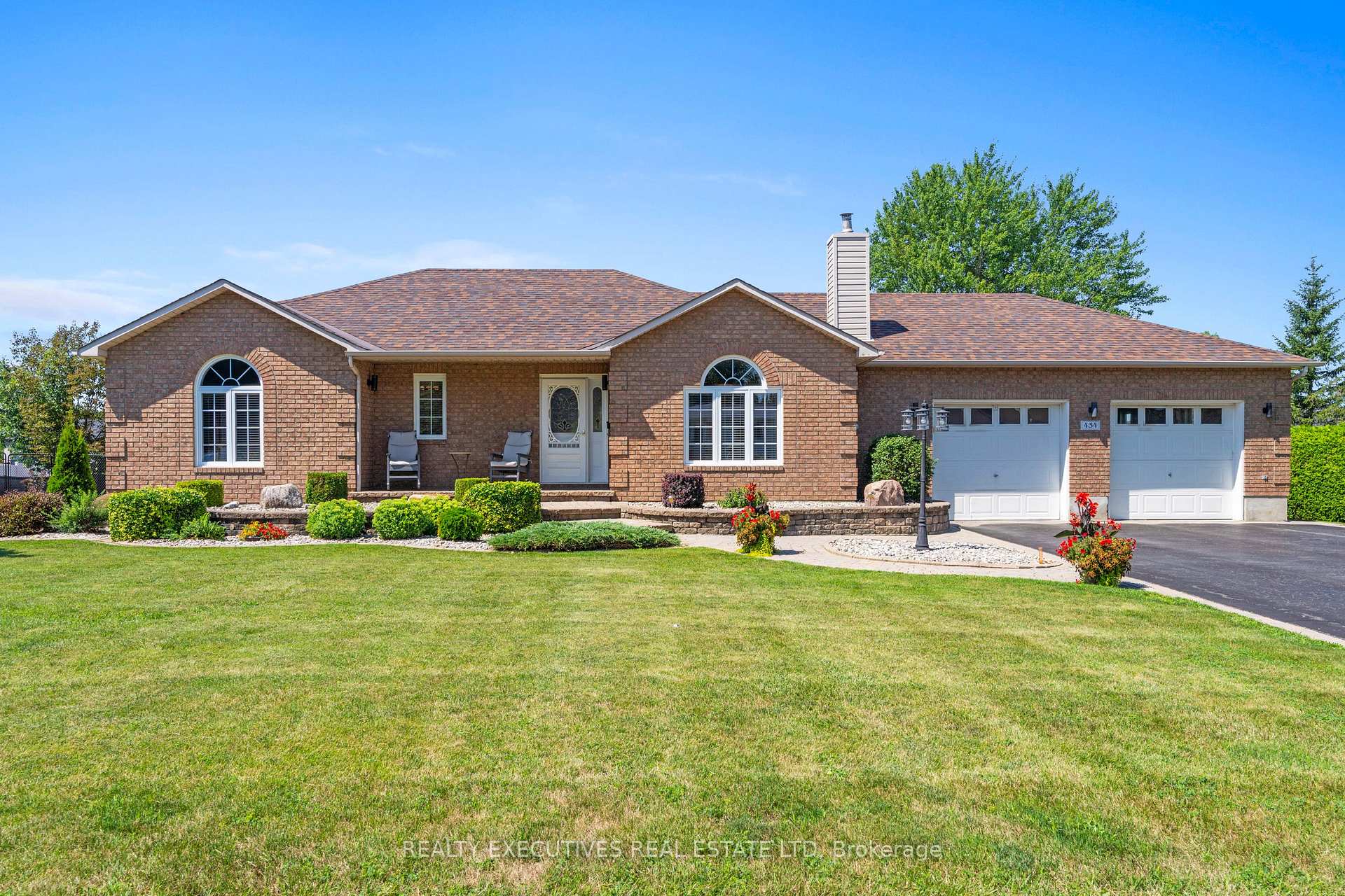 Photo 1 of 434 Queen Street, North Dundas, Winchester — HOMEH