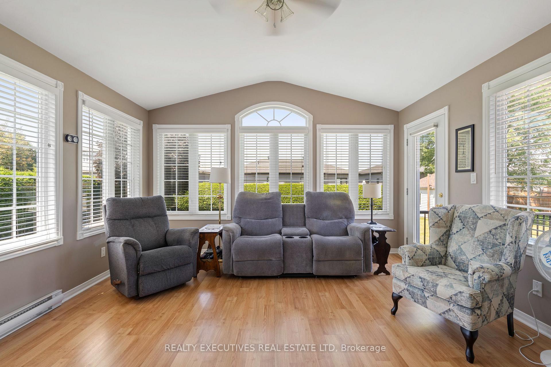 Photo 2 of 434 Queen Street, North Dundas, Winchester — HOMEH