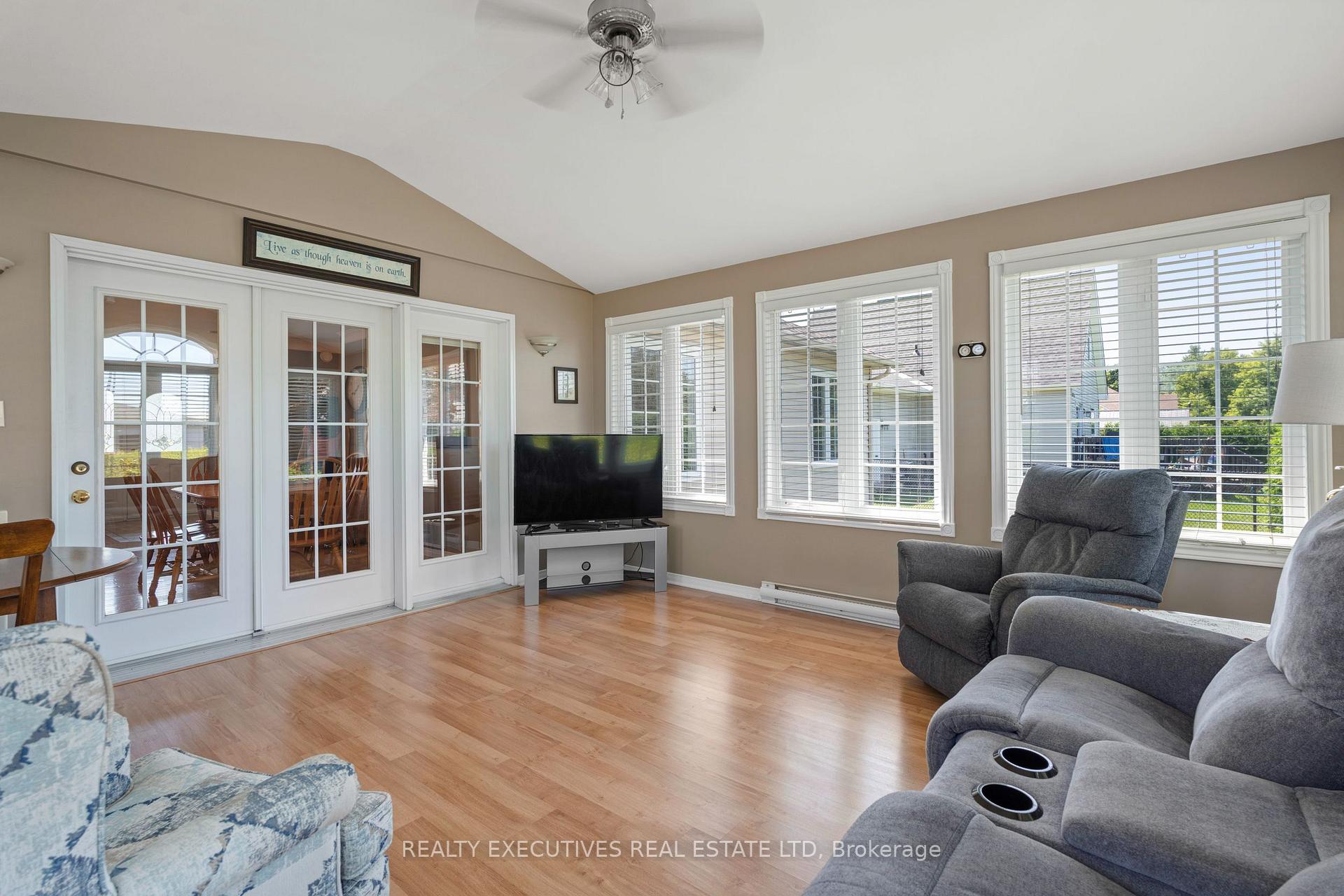 Photo 4 of 434 Queen Street, North Dundas, Winchester — HOMEH