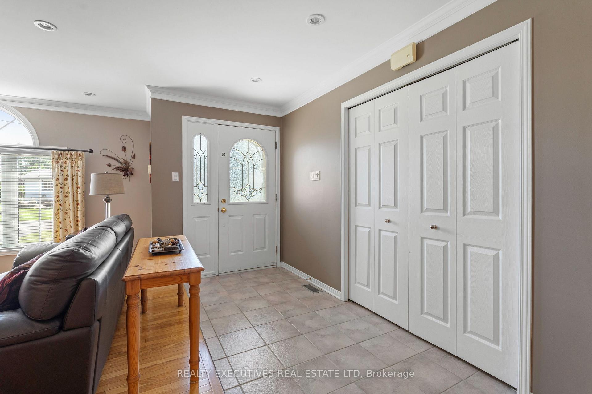 Photo 6 of 434 Queen Street, North Dundas, Winchester — HOMEH