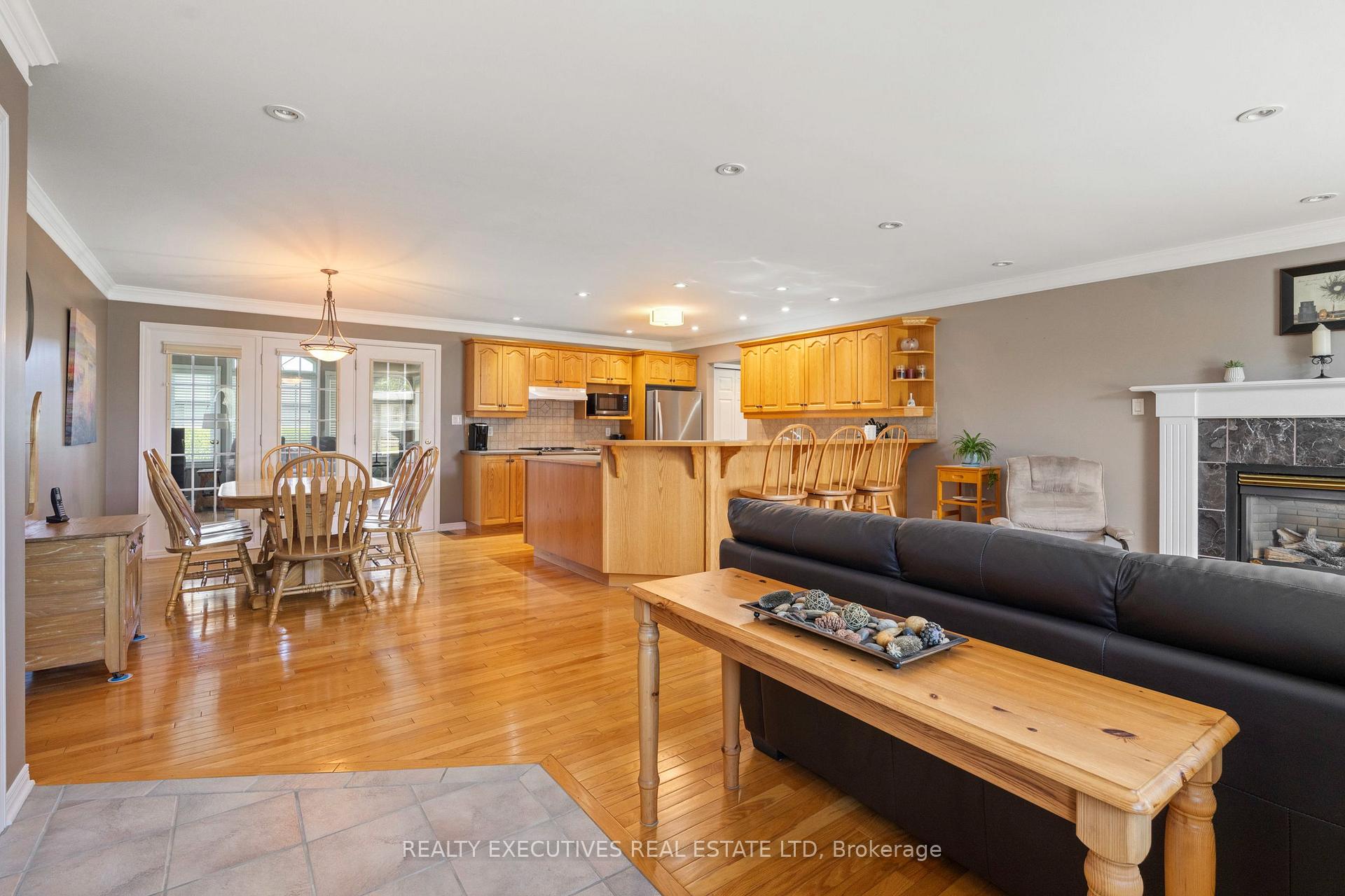Photo 7 of 434 Queen Street, North Dundas, Winchester — HOMEH