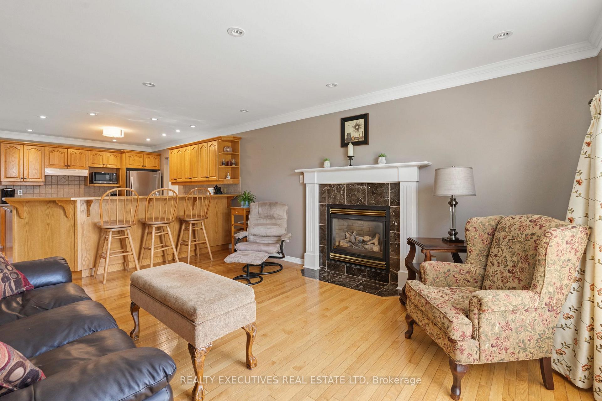 Photo 8 of 434 Queen Street, North Dundas, Winchester — HOMEH