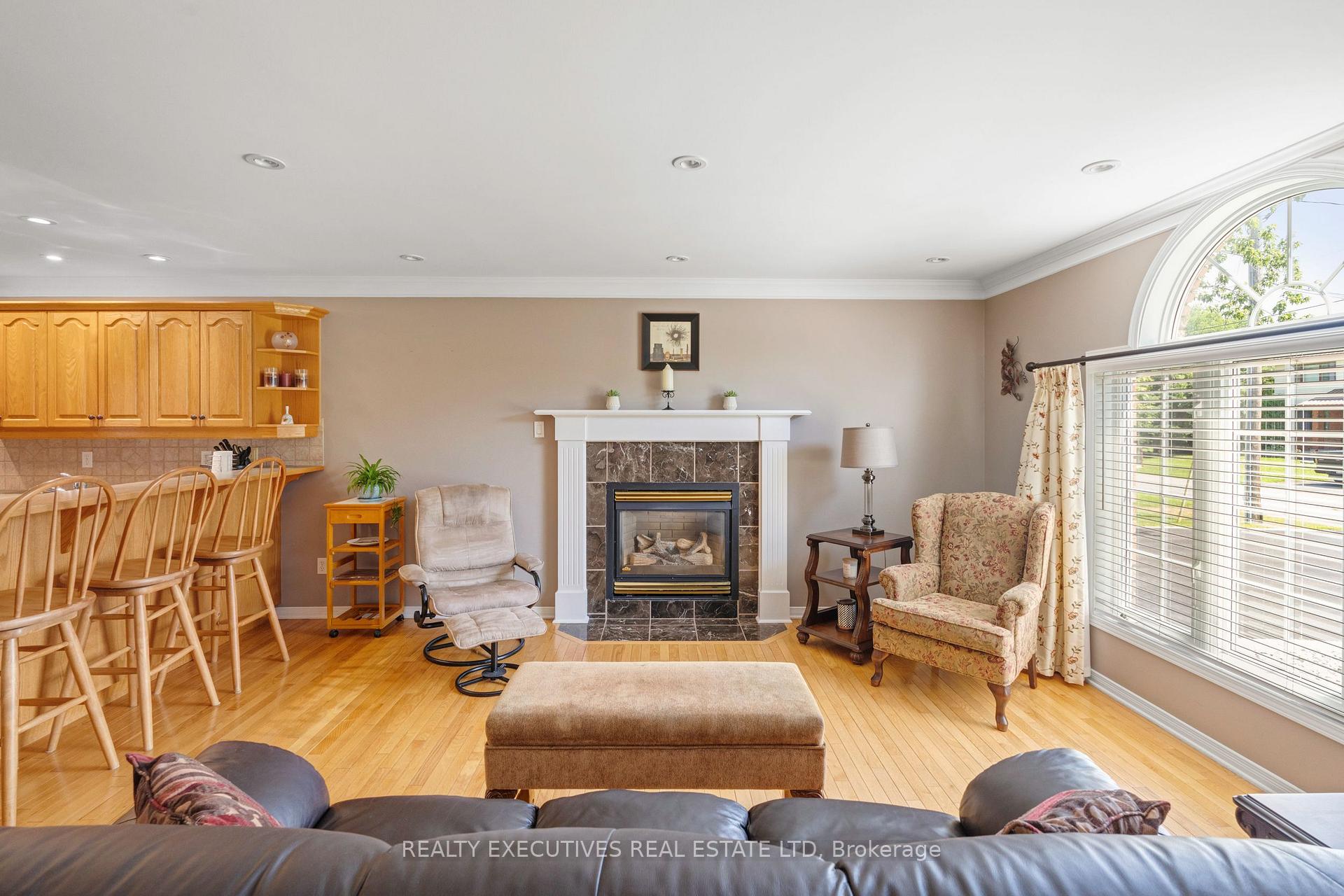 Photo 9 of 434 Queen Street, North Dundas, Winchester — HOMEH