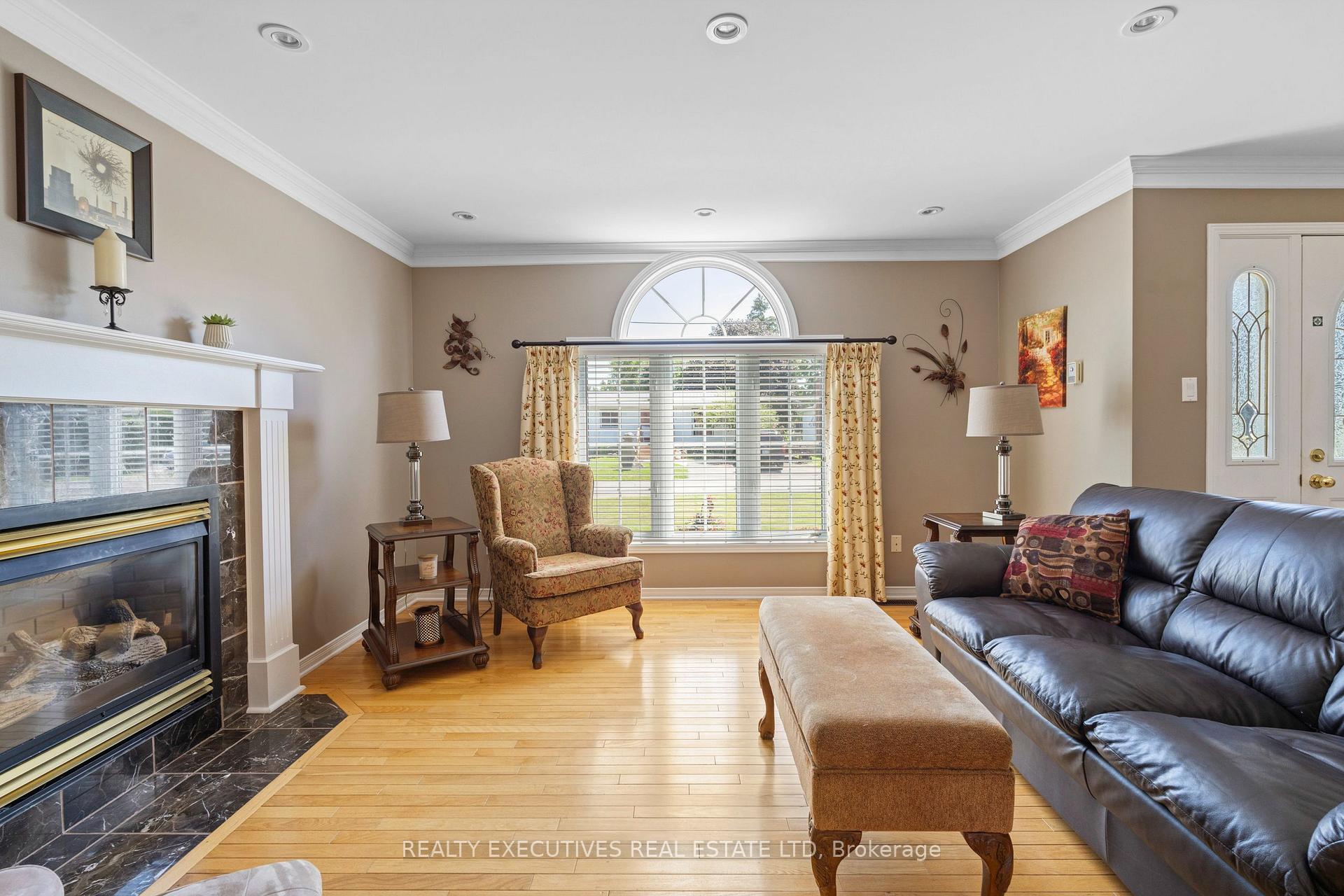 Photo 10 of 434 Queen Street, North Dundas, Winchester — HOMEH