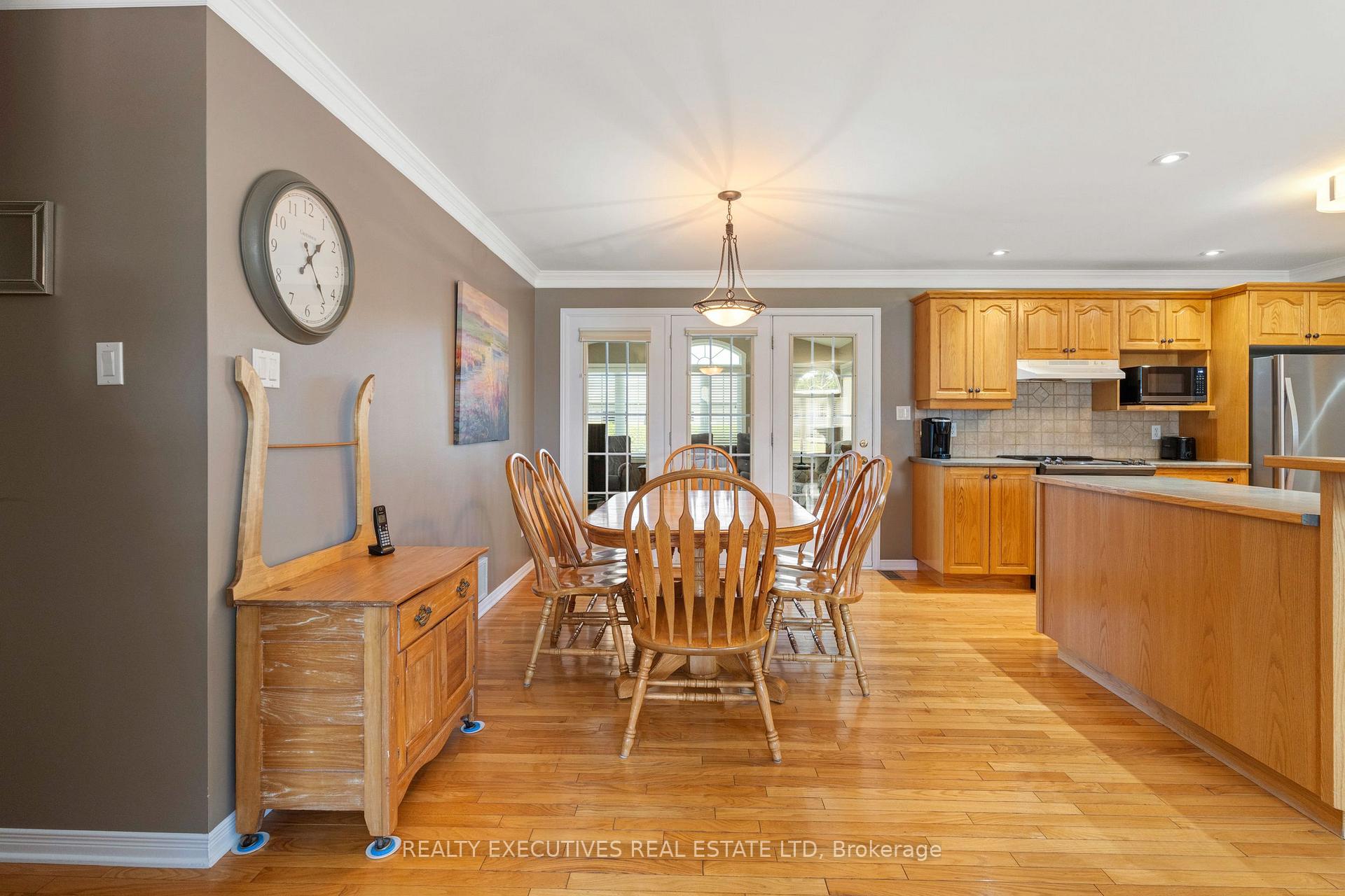 Photo 12 of 434 Queen Street, North Dundas, Winchester — HOMEH