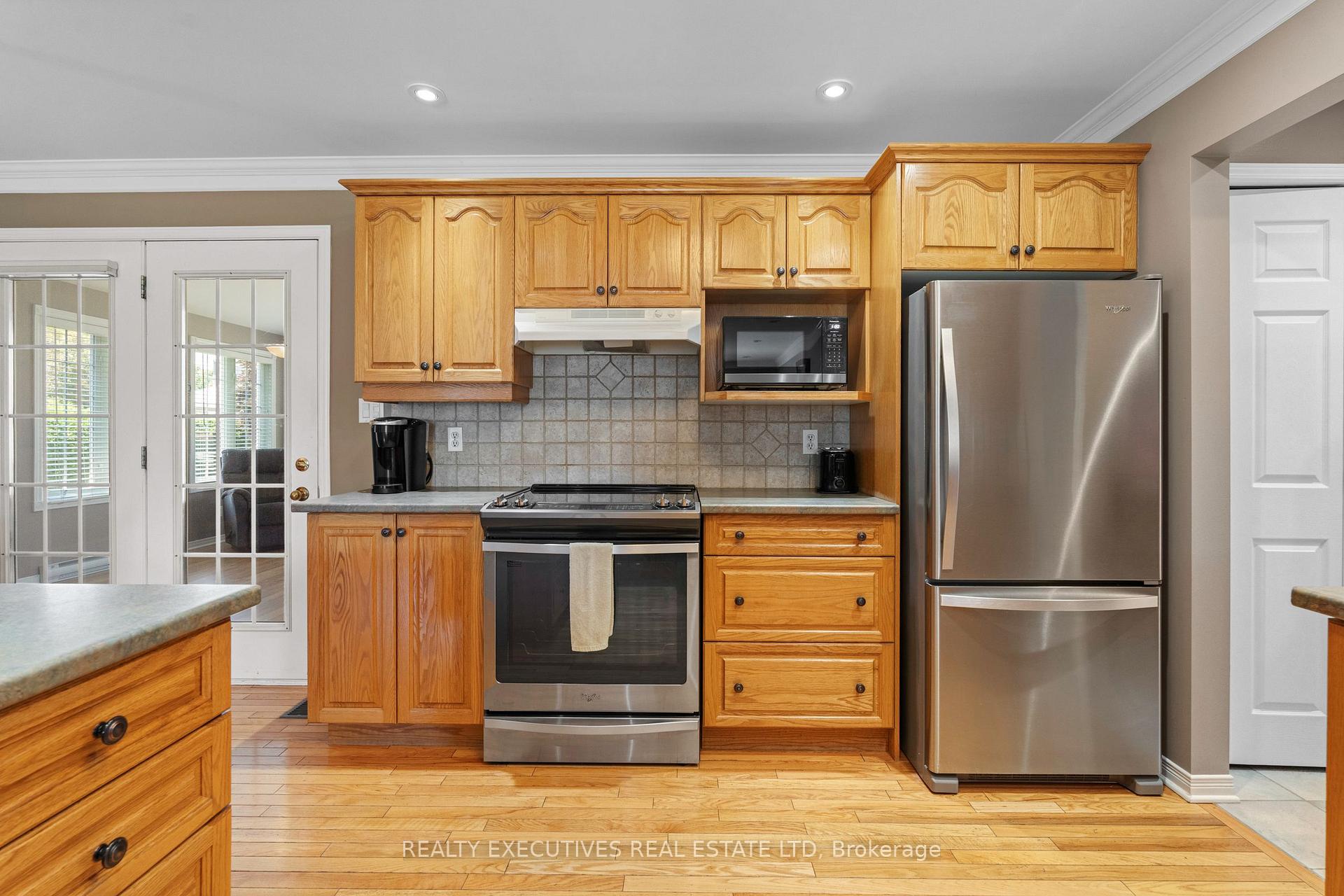 Photo 15 of 434 Queen Street, North Dundas, Winchester — HOMEH
