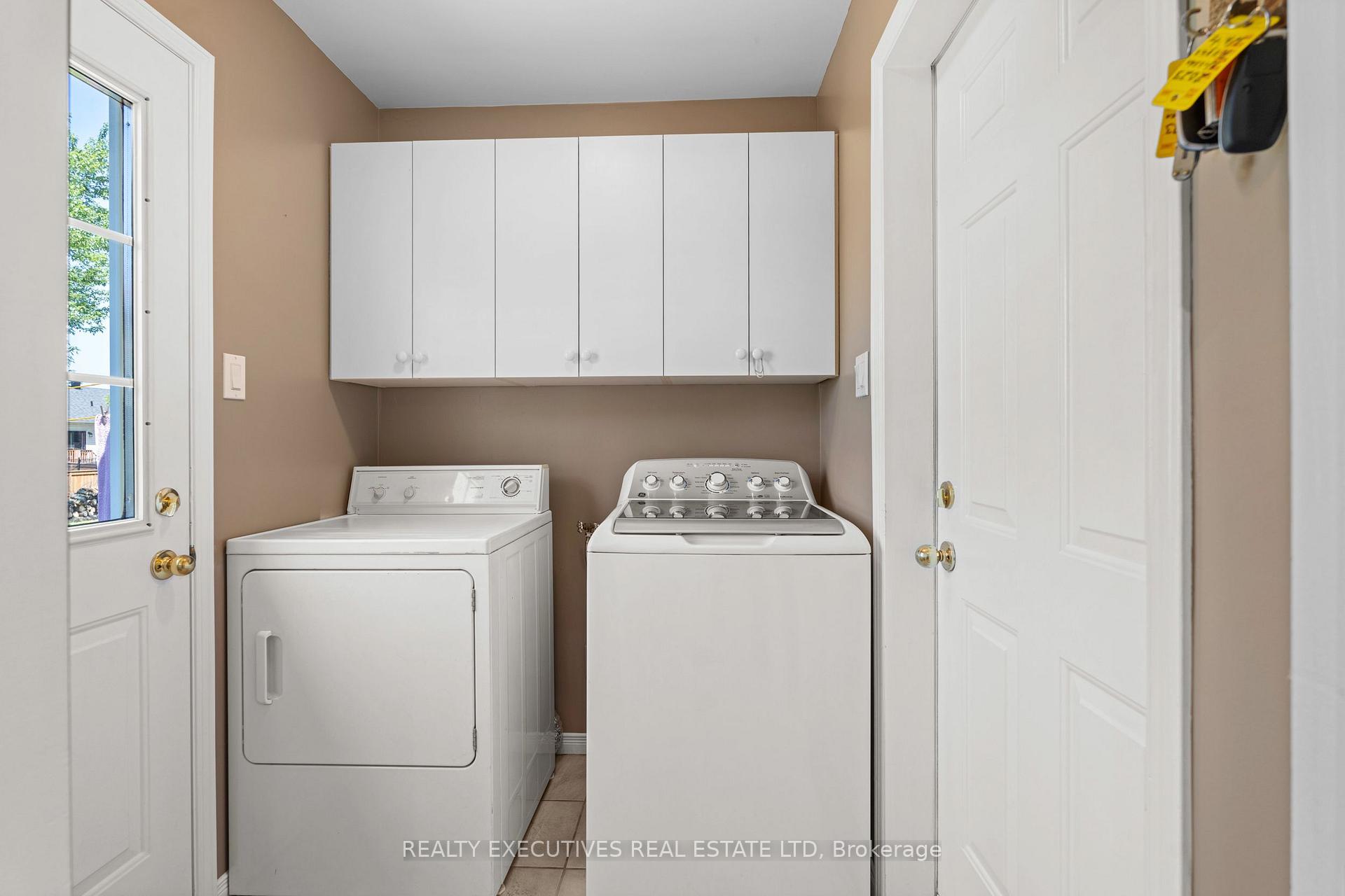 Photo 17 of 434 Queen Street, North Dundas, Winchester — HOMEH