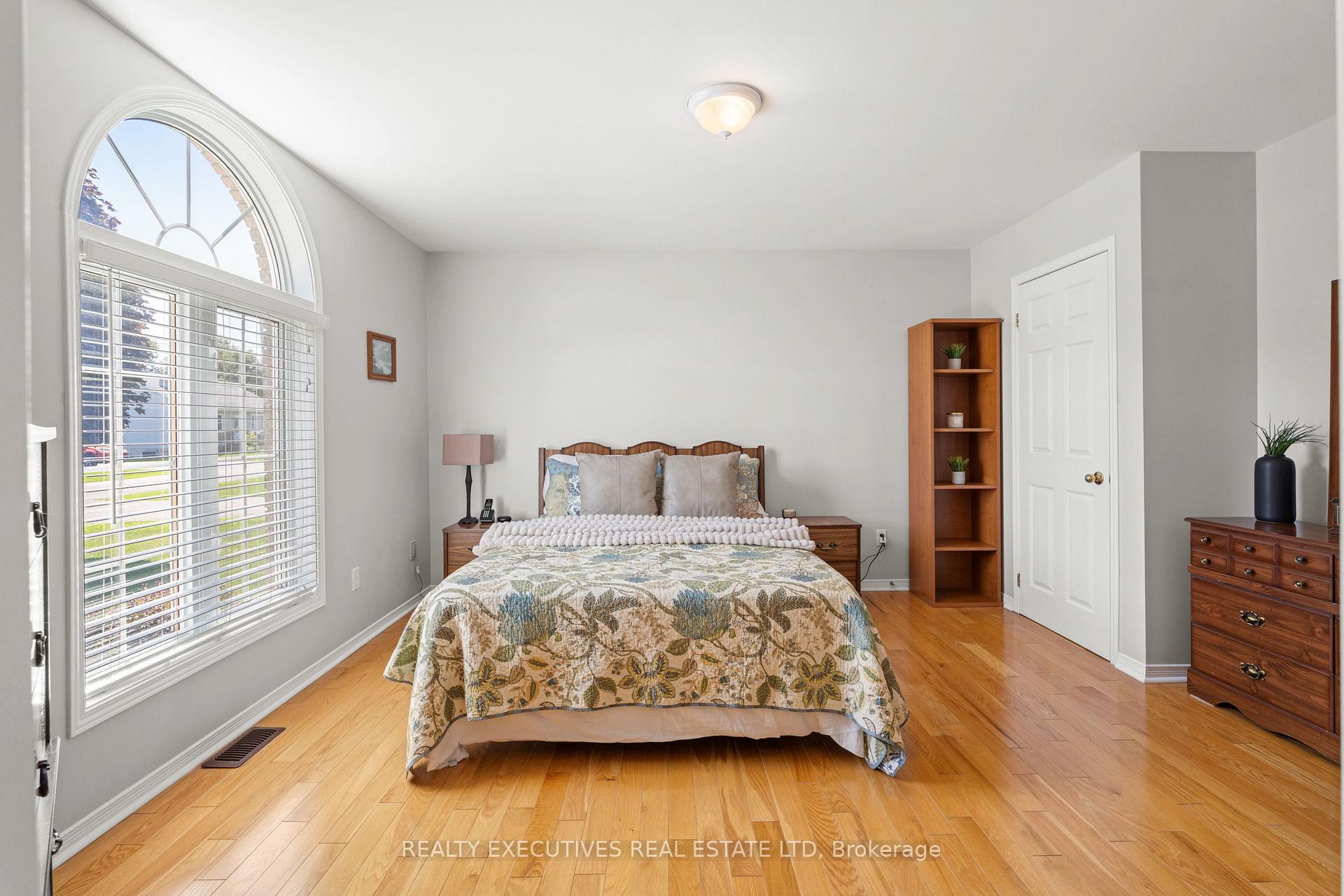 Photo 21 of 434 Queen Street, North Dundas, Winchester — HOMEH