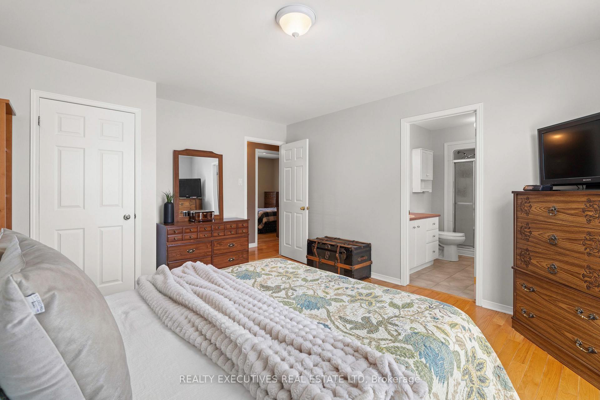 Photo 22 of 434 Queen Street, North Dundas, Winchester — HOMEH