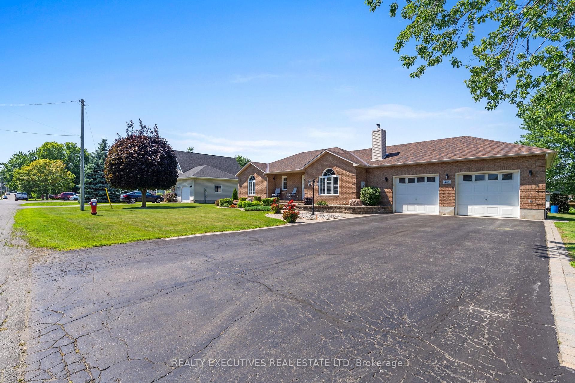 Photo 35 of 434 Queen Street, North Dundas, Winchester — HOMEH