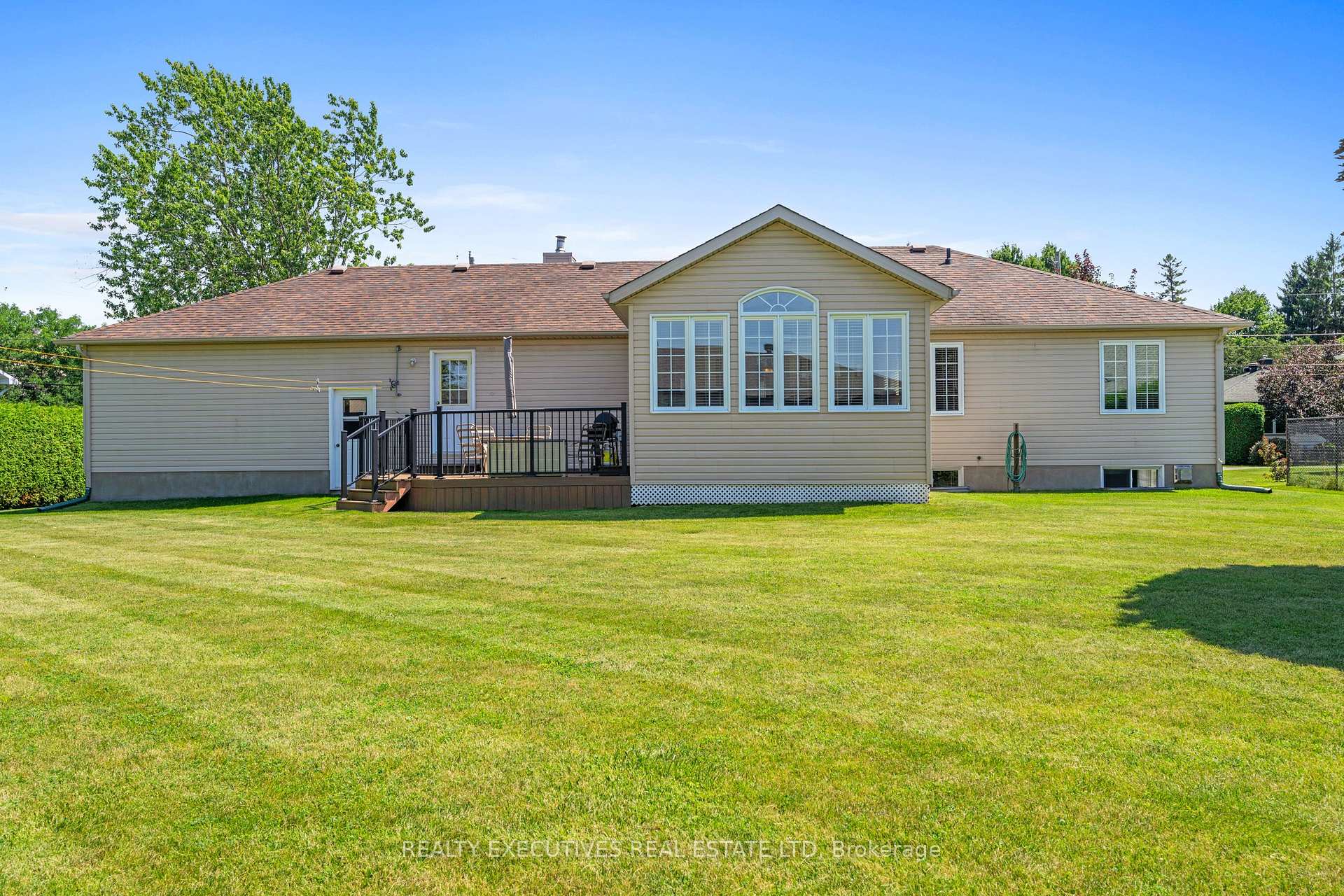 Photo 37 of 434 Queen Street, North Dundas, Winchester — HOMEH