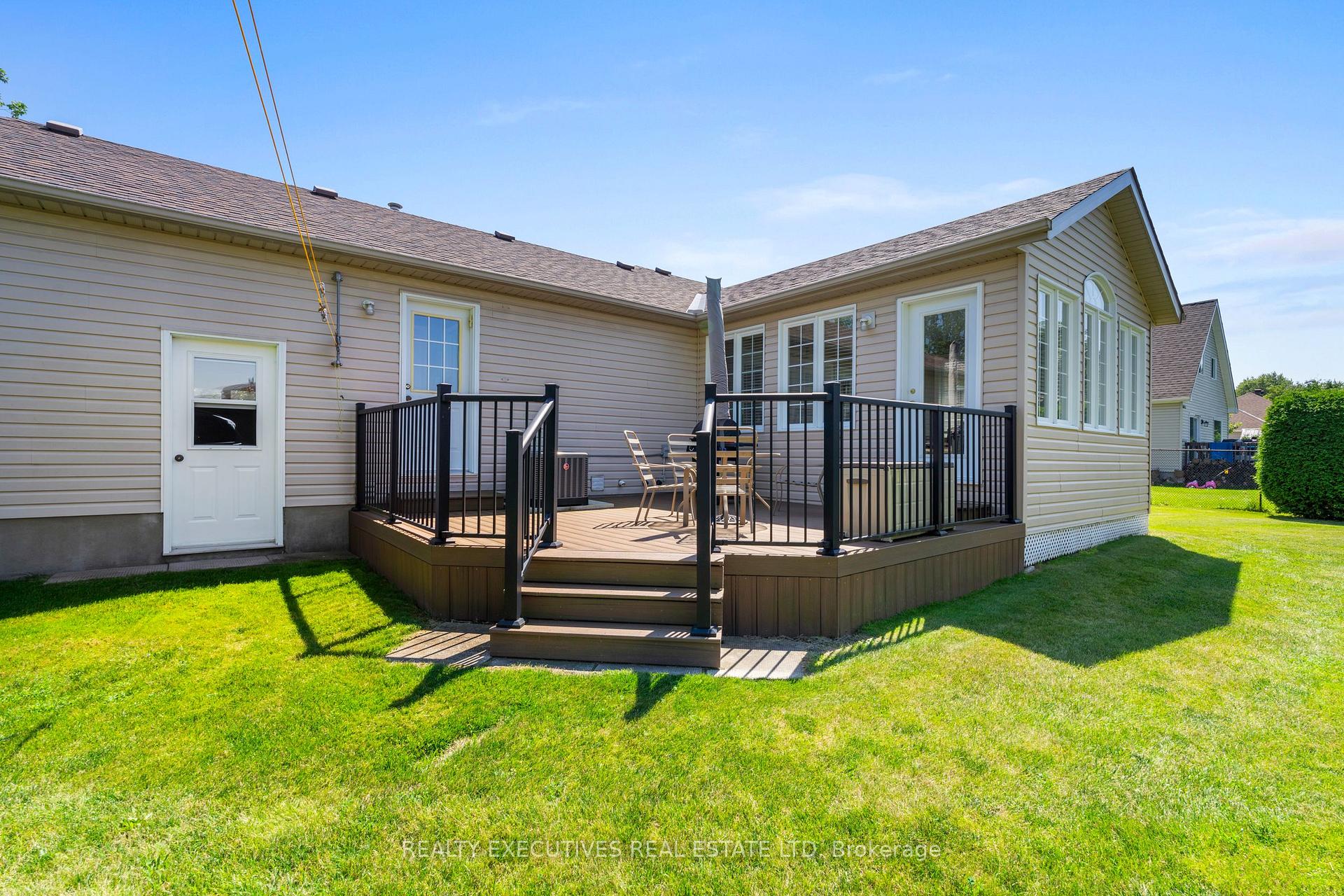 Photo 40 of 434 Queen Street, North Dundas, Winchester — HOMEH