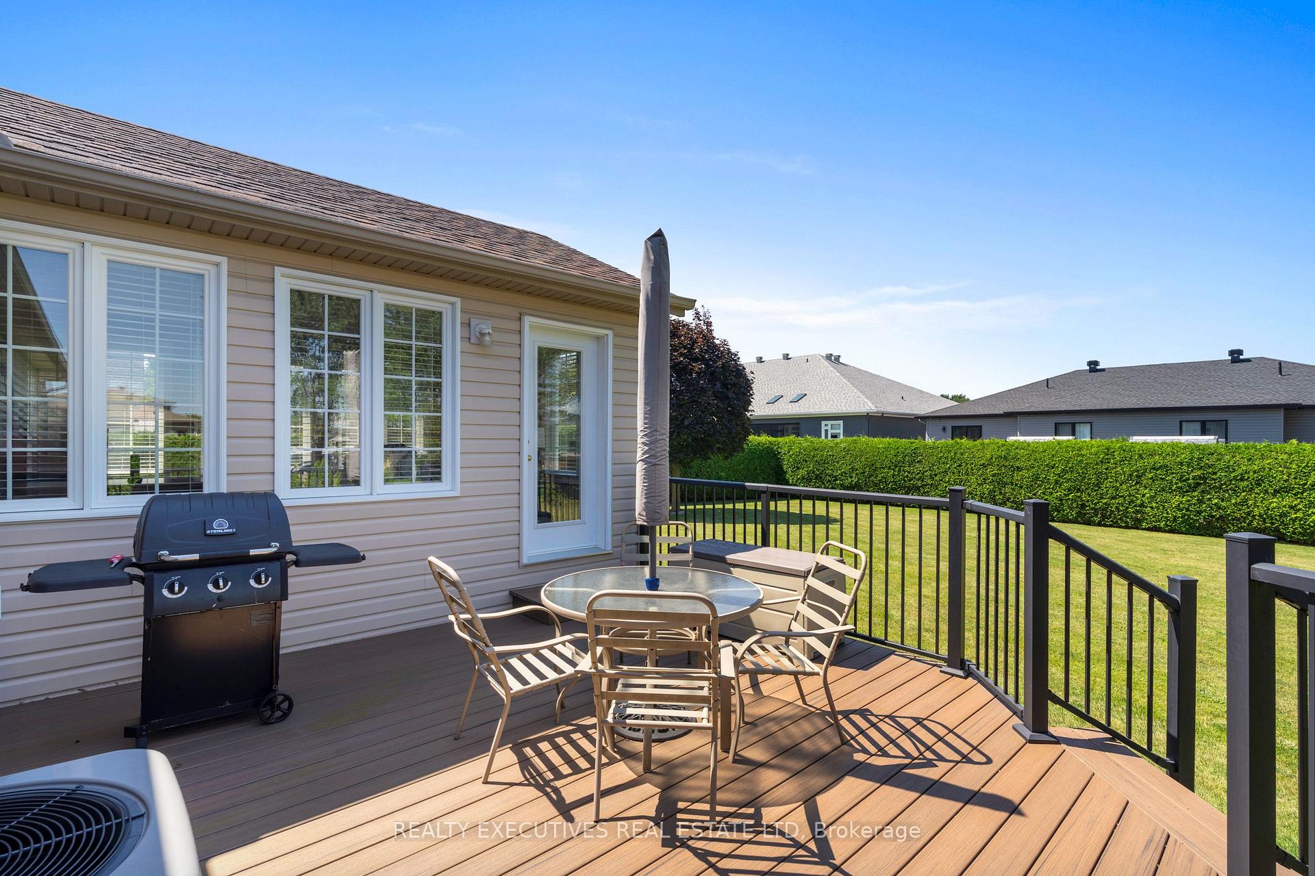 Photo 41 of 434 Queen Street, North Dundas, Winchester — HOMEH