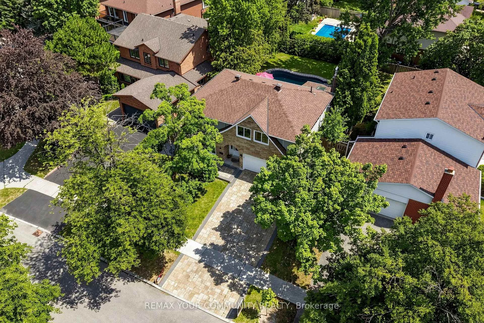 Photo 2 of 3 Cobblestone Drive, North York, Don Valley Village — HOMEH