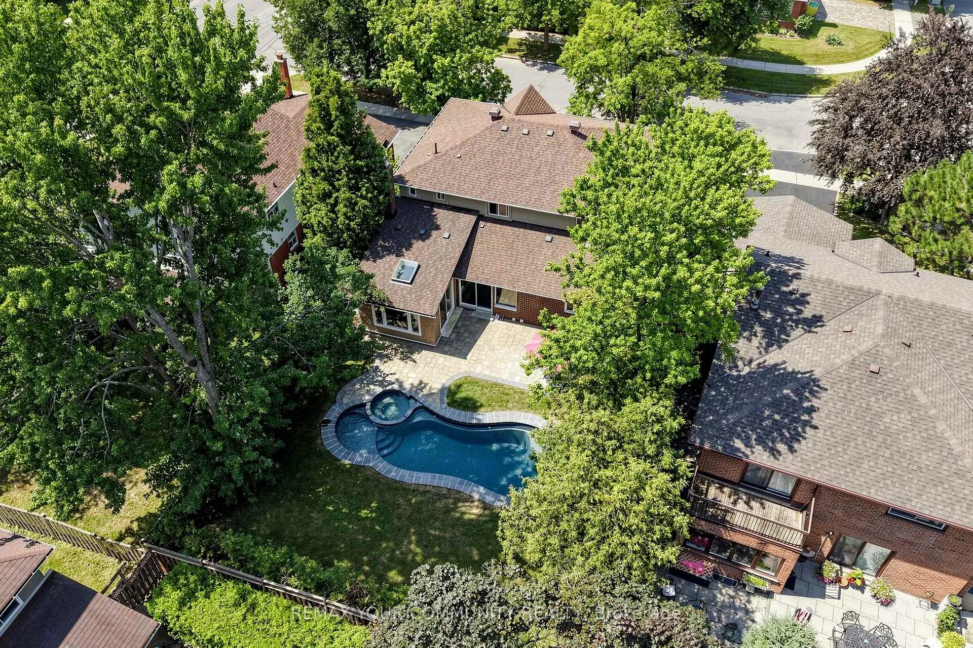 Photo 6 of 3 Cobblestone Drive, North York, Don Valley Village — HOMEH