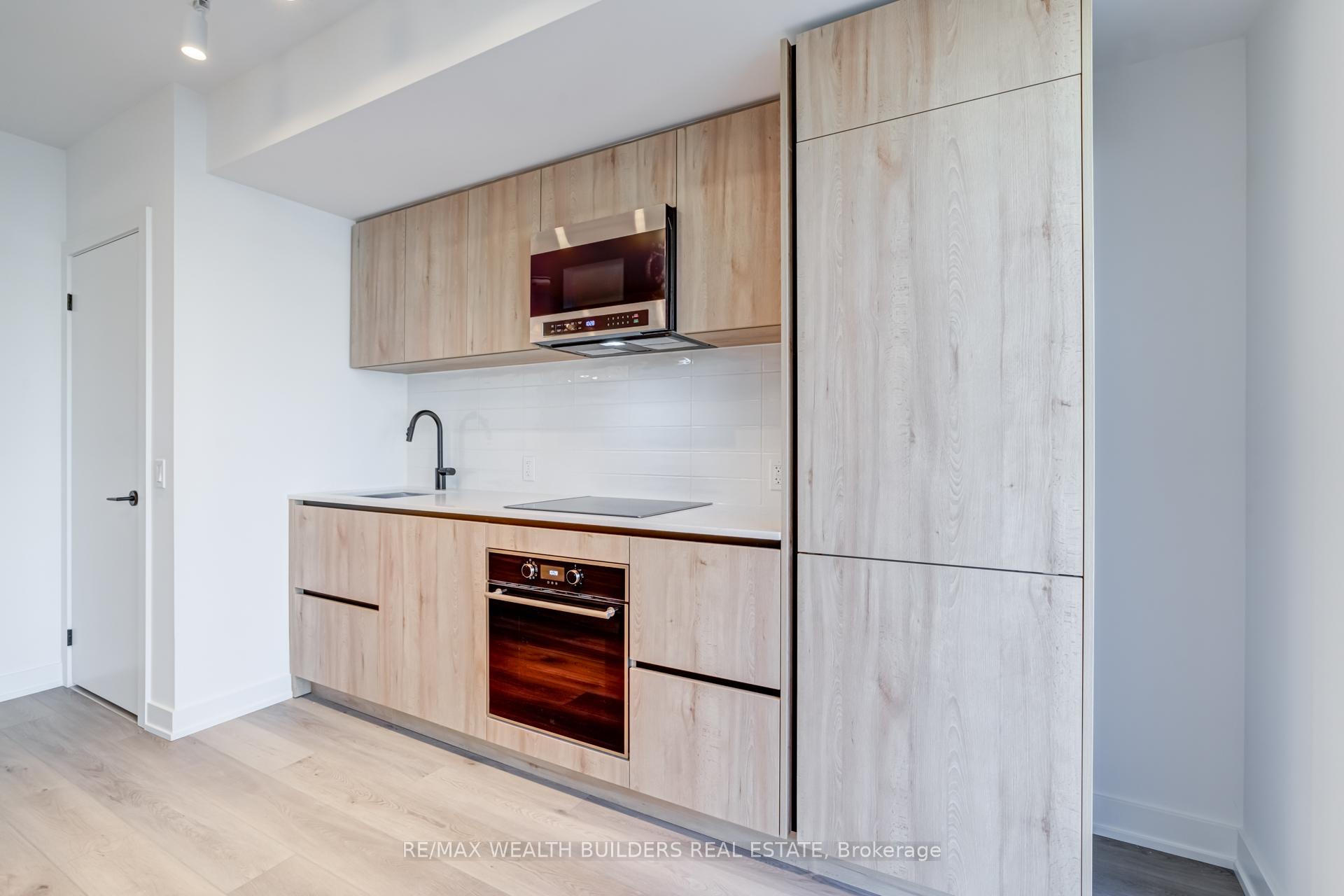 Photo 4 of Unit 310, 117 Broadway Avenue, Toronto, Mount Pleasant West — HOMEH