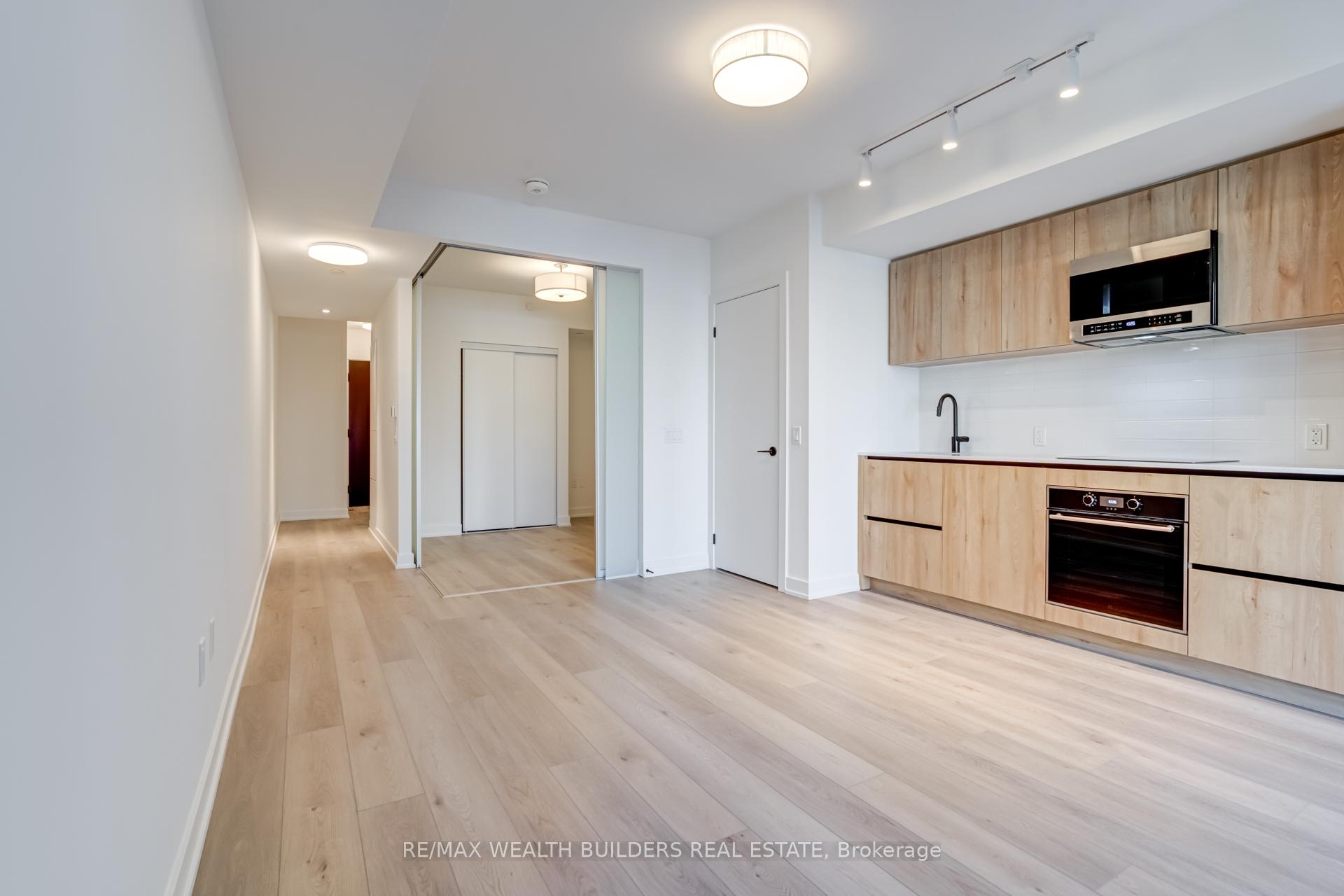 Photo 5 of Unit 310, 117 Broadway Avenue, Toronto, Mount Pleasant West — HOMEH