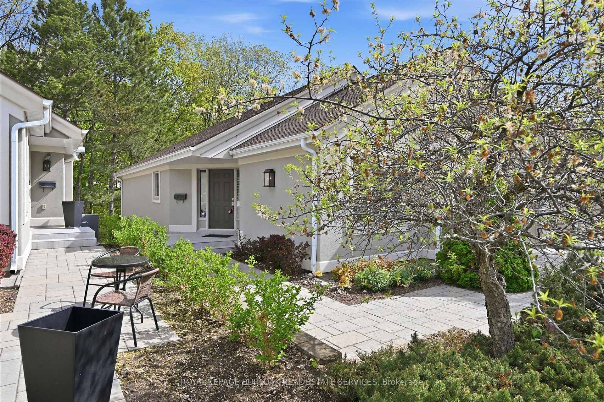 Photo 2 of Unit 4, 1095 Skyview Drive, Burlington, Tyandaga — HOMEH