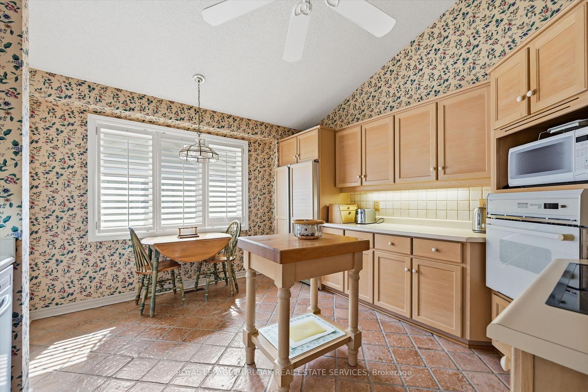 Photo 12 of Unit 4, 1095 Skyview Drive, Burlington, Tyandaga — HOMEH