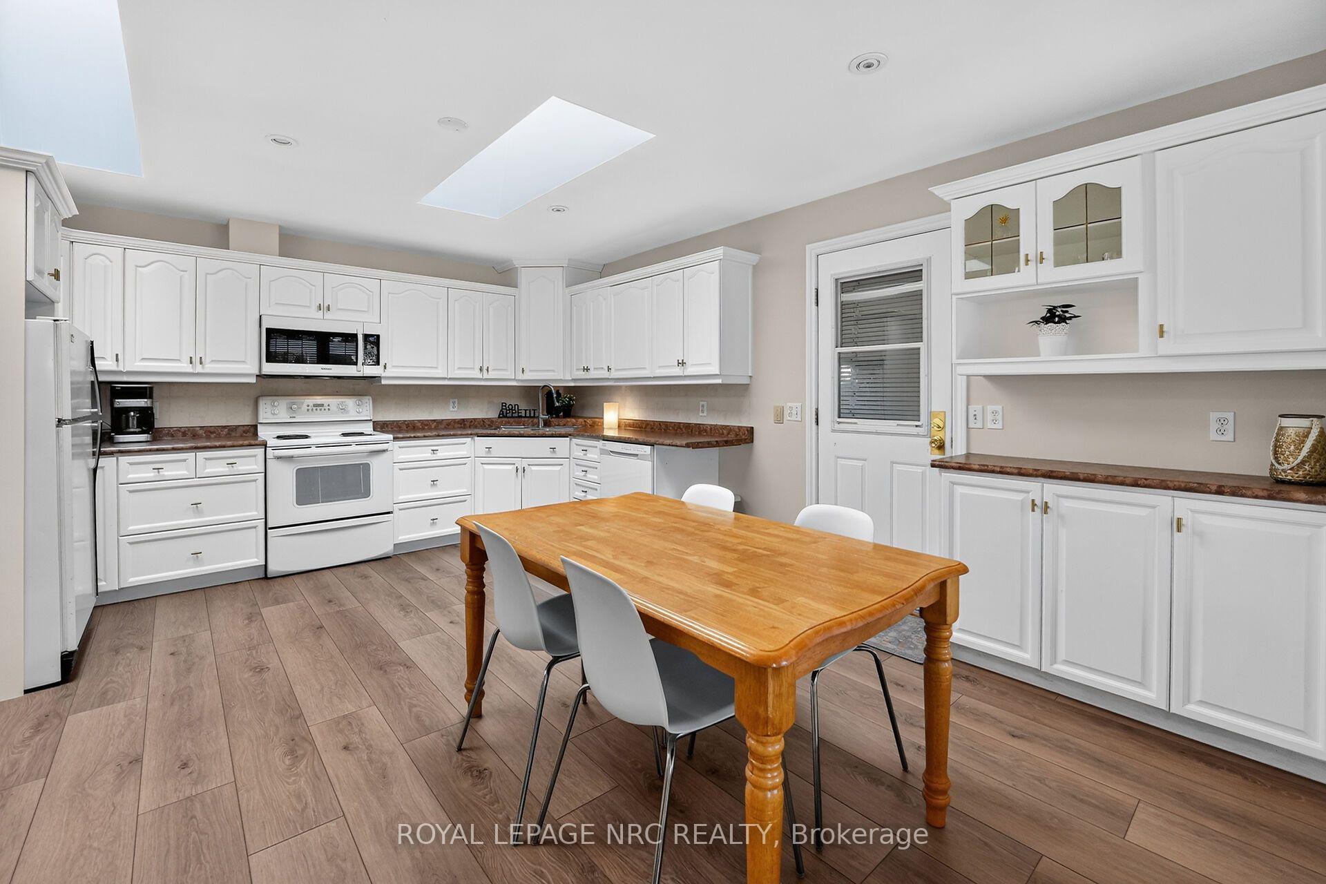 Photo 40 of 123 A&B First Street, St. Catharines, Grapeview — HOMEH