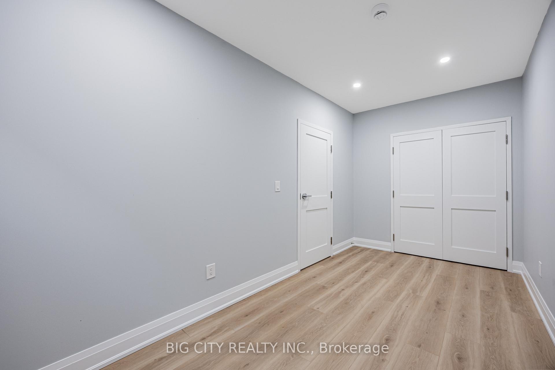 Photo 4 of Unit Unit B, 39 Aragon Avenue, Scarborough, Tam O'Shanter-Sullivan — HOMEH